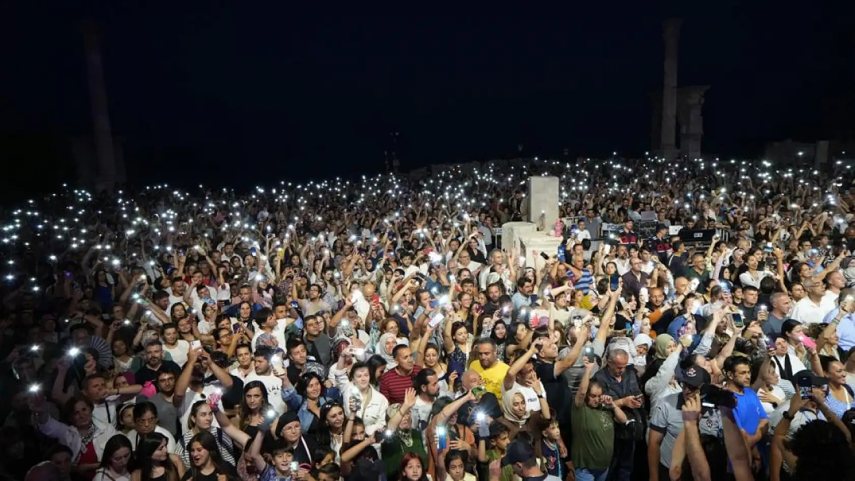 Antik kentte ilk gece gösterisi yapıldı