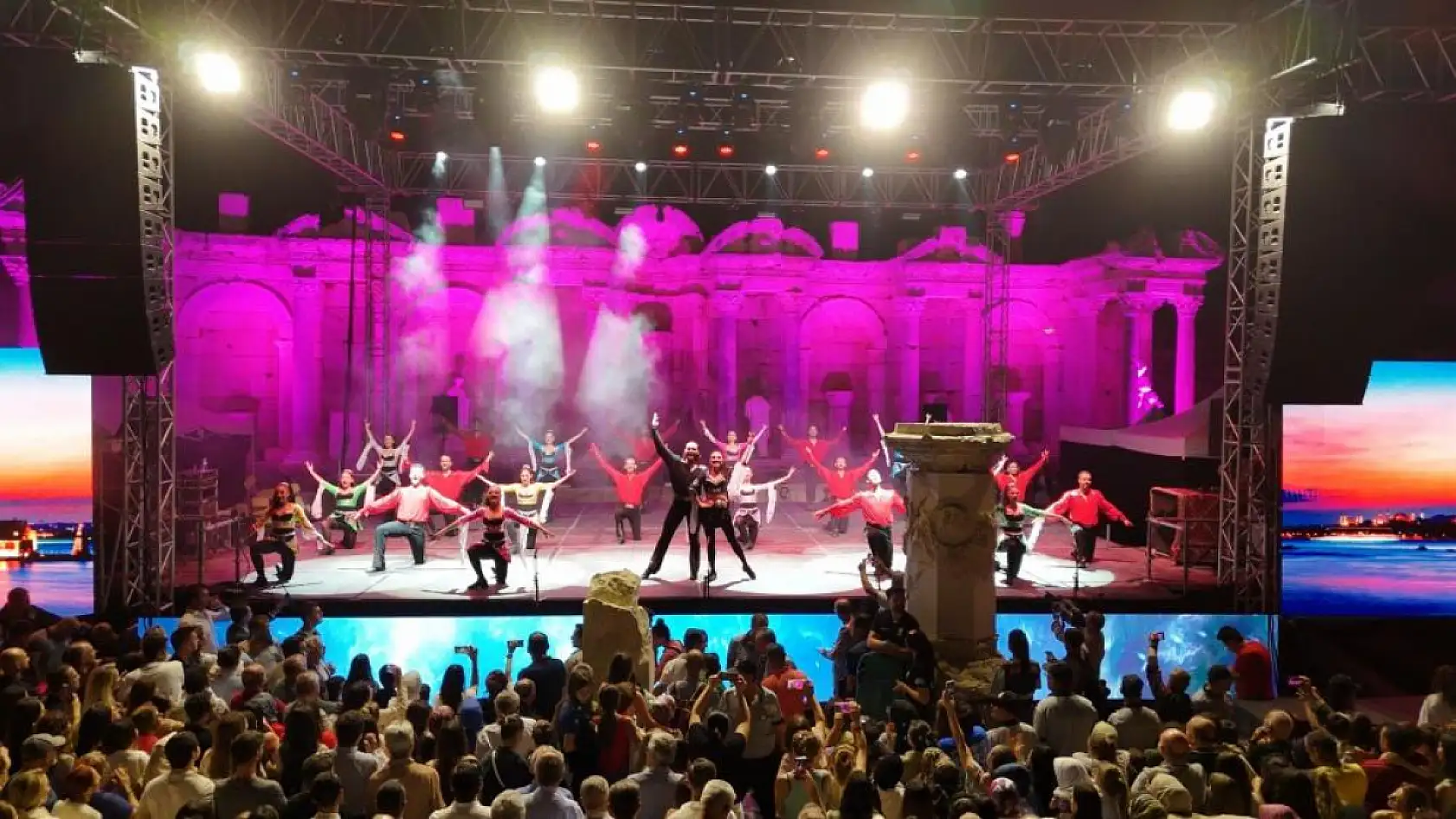 Antik kentte ilk gece gösterisi yapıldı