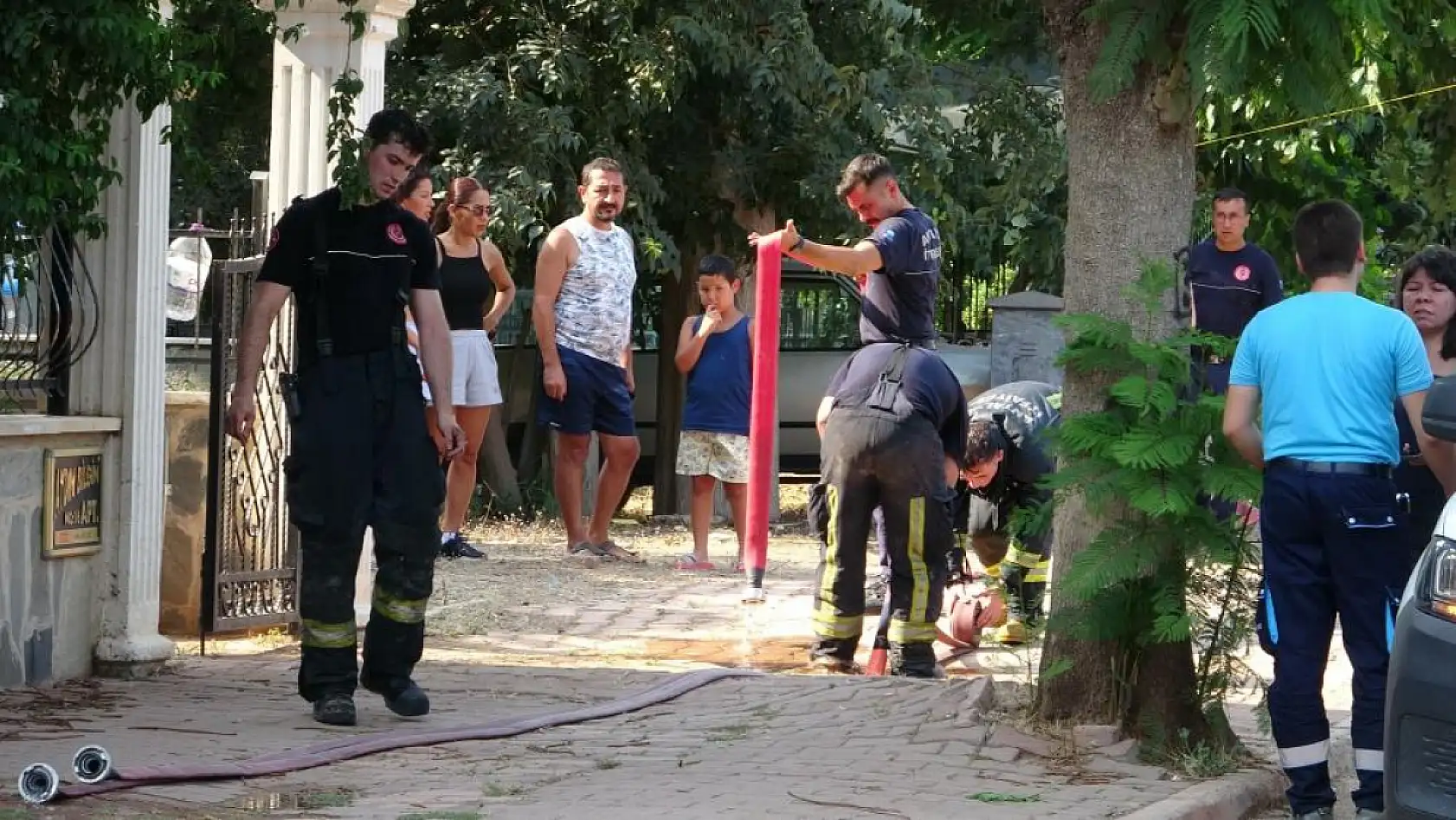 İsviçre'den tatil için geldikleri evleri 1 saat sonra küle döndü