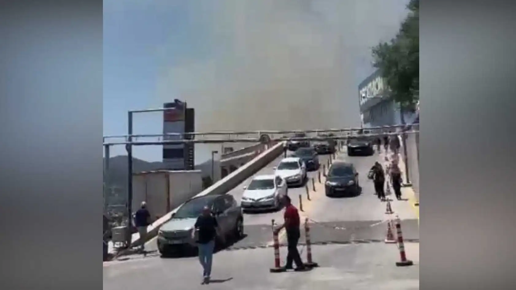 Bodrum'daki yangında alışveriş merkezi tahliye edildi