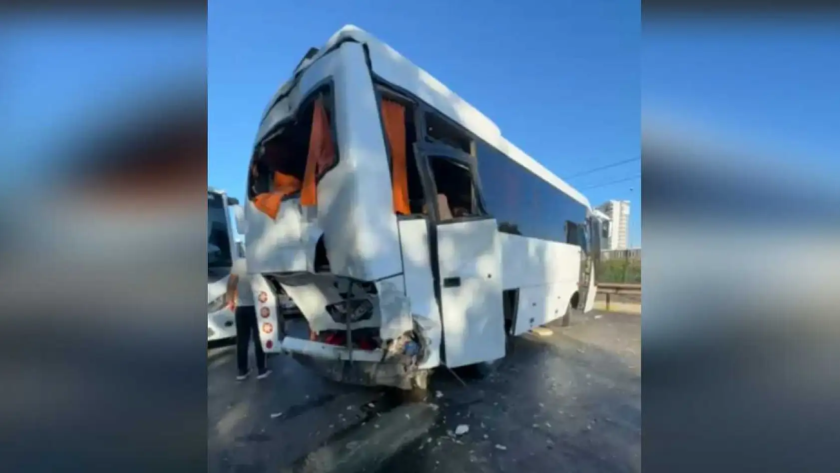 Antalya'da Otel Servis Otobüsü, Midibüs ve Kamyon Kaza Yaptı: 21 Yaralı