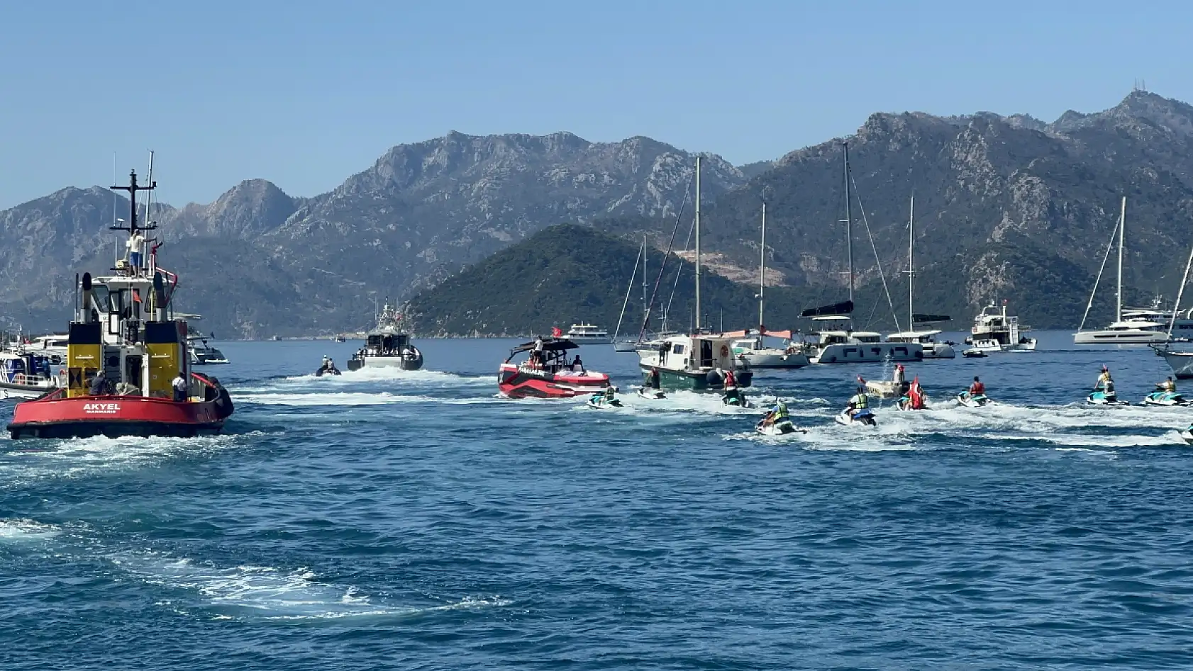 Marmaris'te 1 Temmuz Kabotaj Bayramı çelenk sunma töreni ile başladı