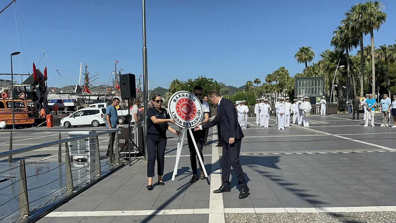 Marmaris'te 1 Temmuz Kabotaj Bayramı çelenk sunma töreni ile başladı