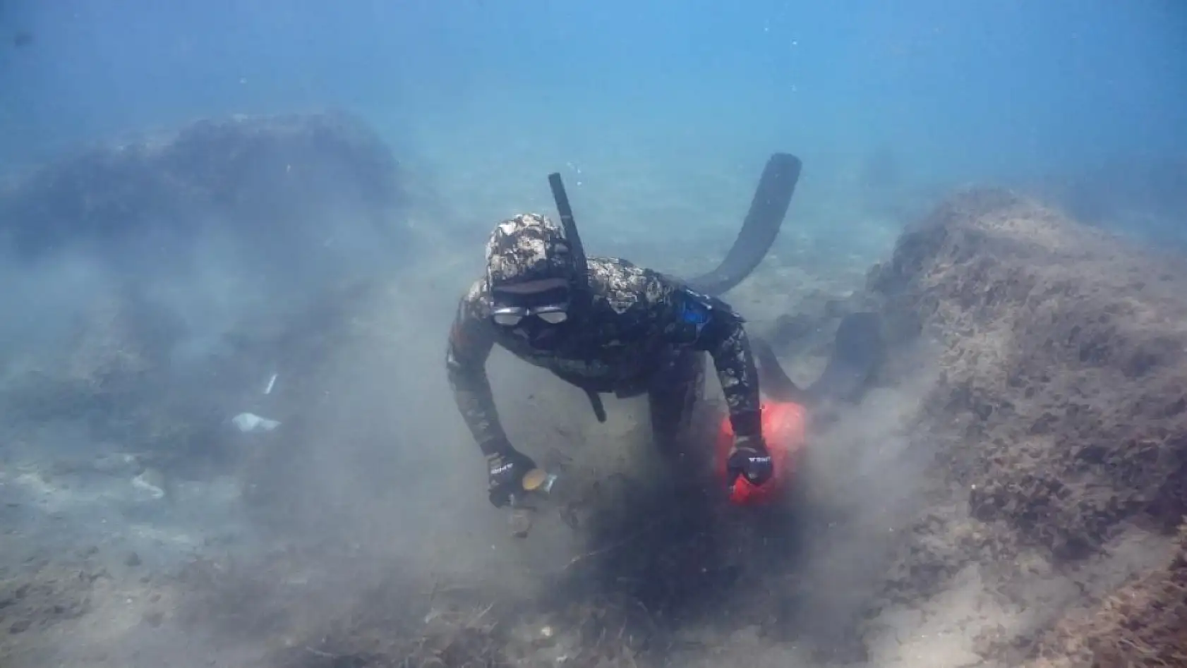 Bodrum Belediyesi Gündoğan Sahilinde Deniz Dibi Atıklarını Topladı