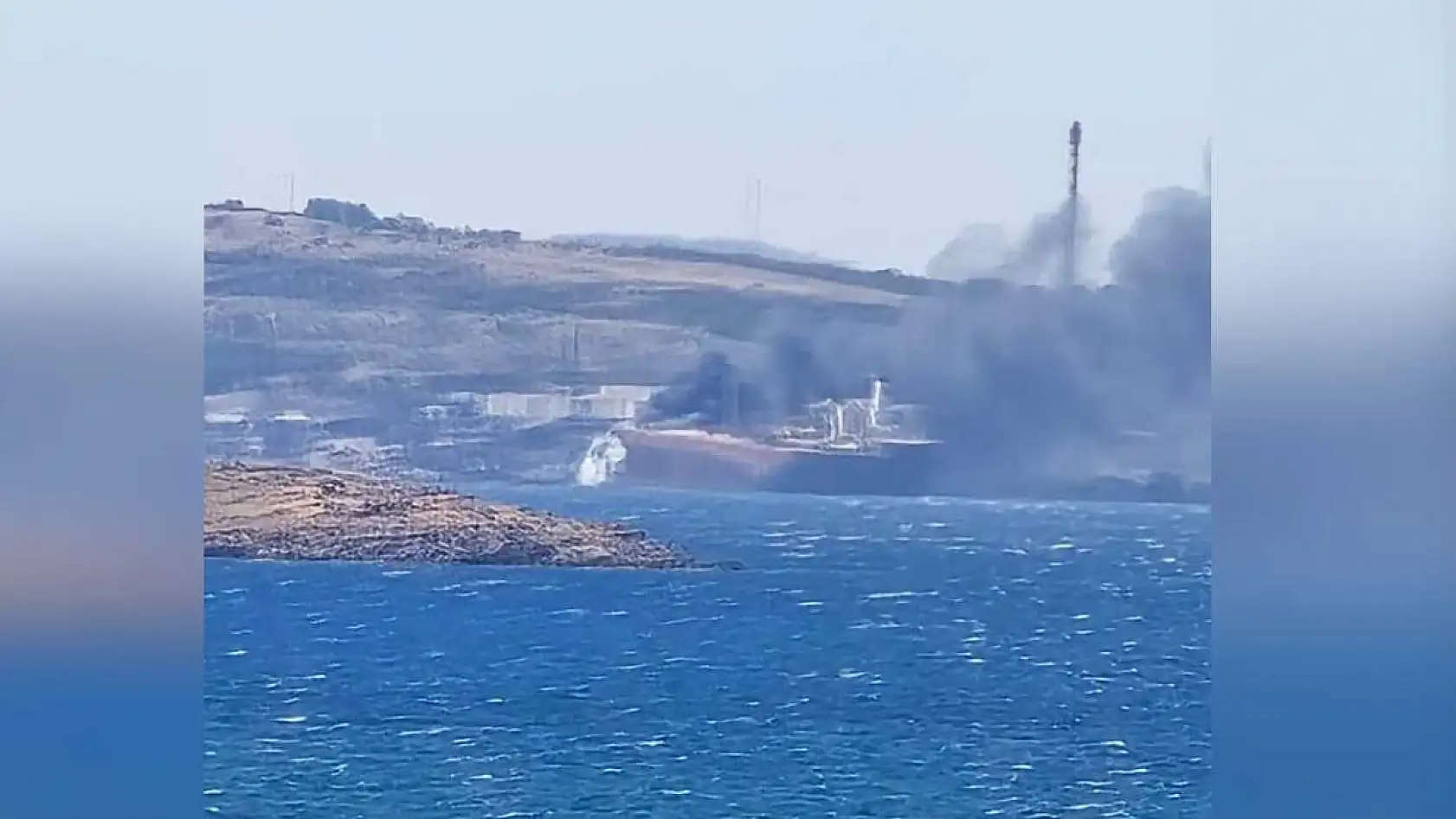 İzmir Aliağa'da sökümdeki tanker gemide yangın