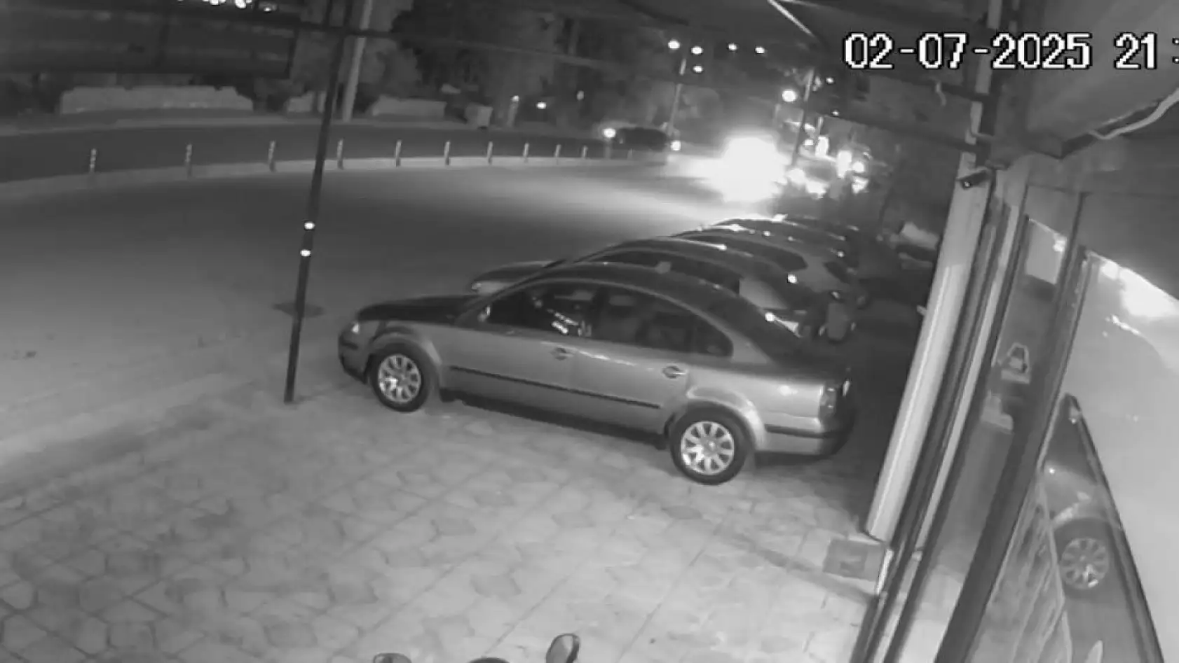 Kavşakta korkunç çarpışma! Motosiklet sürücüsü can verdi