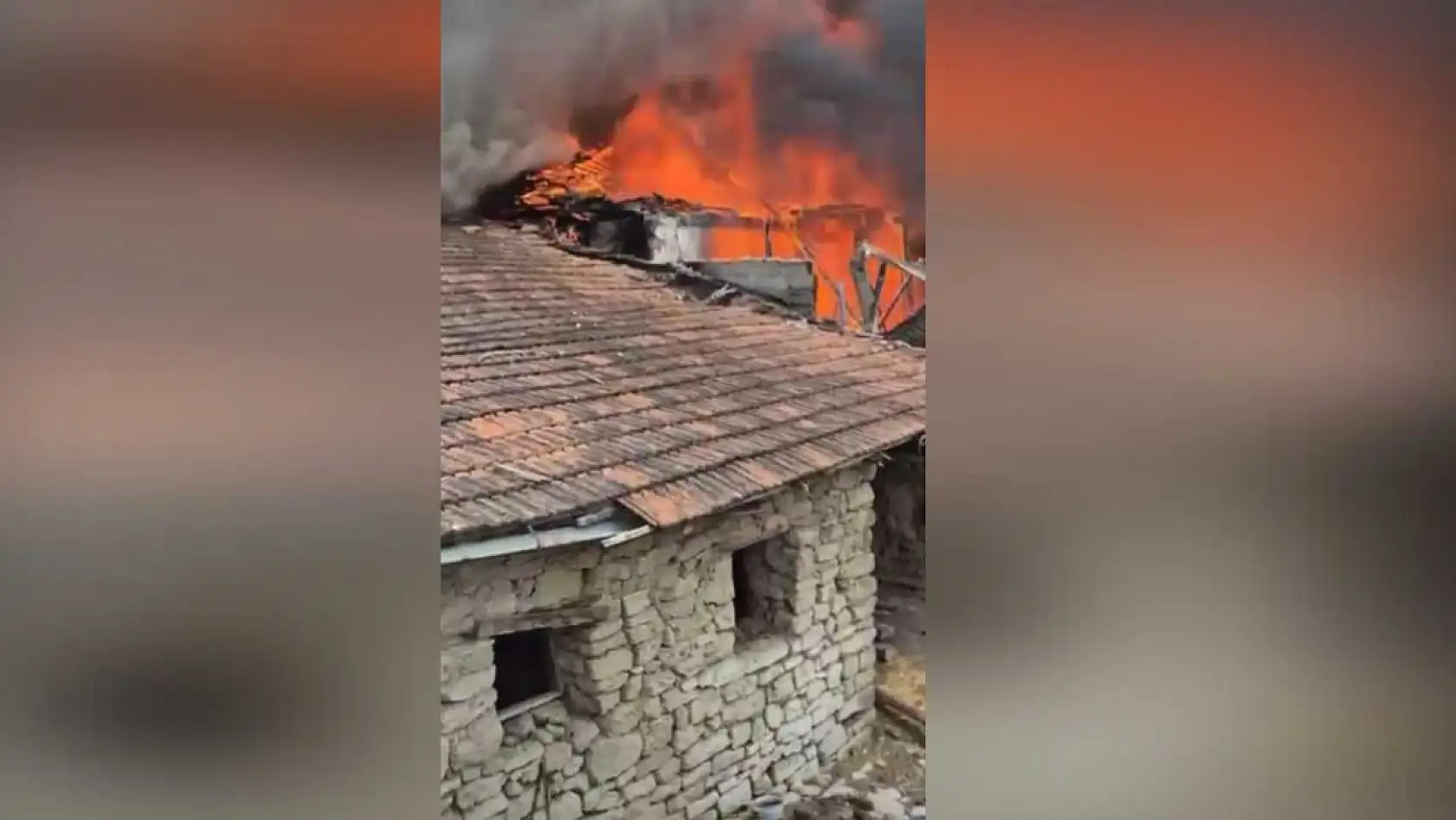 Burdur'da 5 yaşındaki Aslı'nın dikkati felaketi önledi: 3 ev kül olurken daha büyük bir yangın engellendi