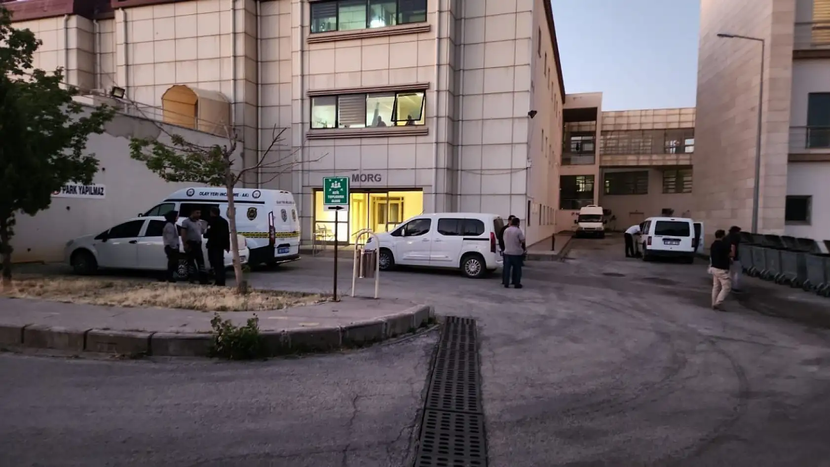 Çalıntı araçla kaçarken 'dur' ihtarına uymadı, jandarmaya ateş edip kendini vurdu