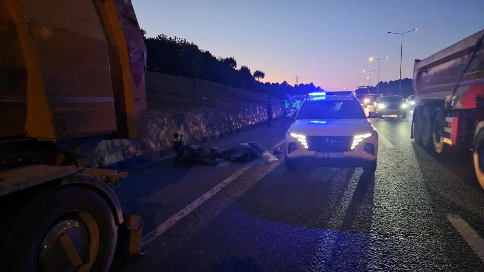 Hafriyat kamyonuna çarpan motosiklet sürücüsü hayatını kaybetti