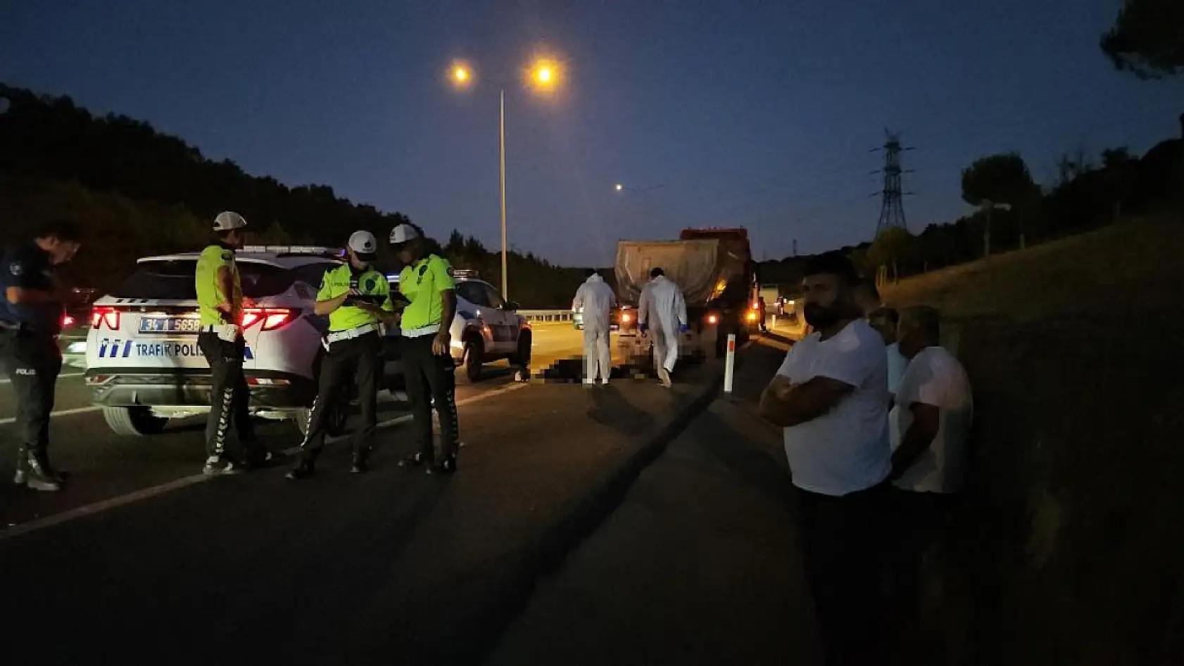 Hafriyat kamyonuna çarpan motosiklet sürücüsü hayatını kaybetti