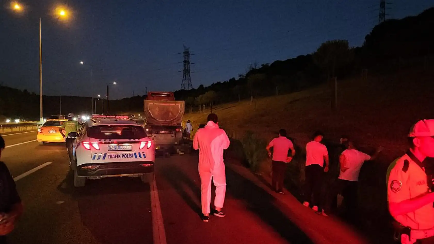 Hafriyat kamyonuna çarpan motosiklet sürücüsü hayatını kaybetti