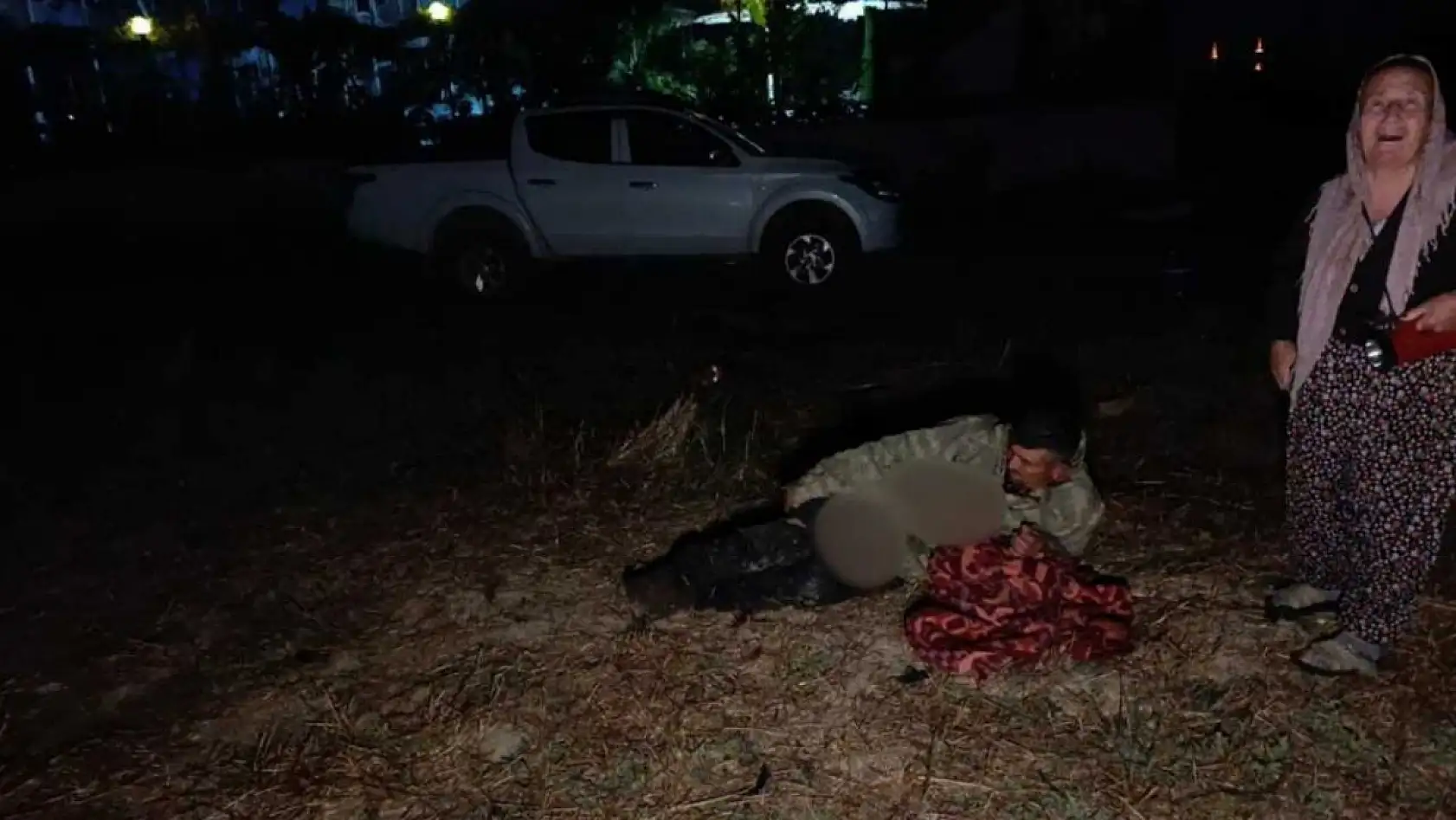 Hayvan parkından kaçan aslan fıstık bahçesinde uyuyan çiftçiye saldırdı