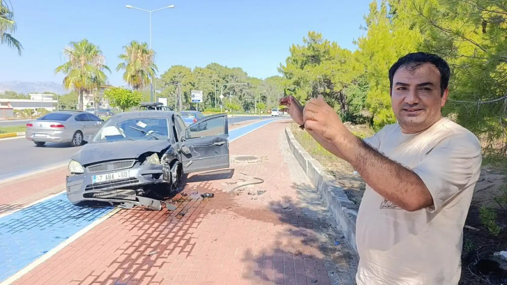 Lastiği patlayan otomobil takla attı, sürücü burnu bile kanamadan araçtan çıktı