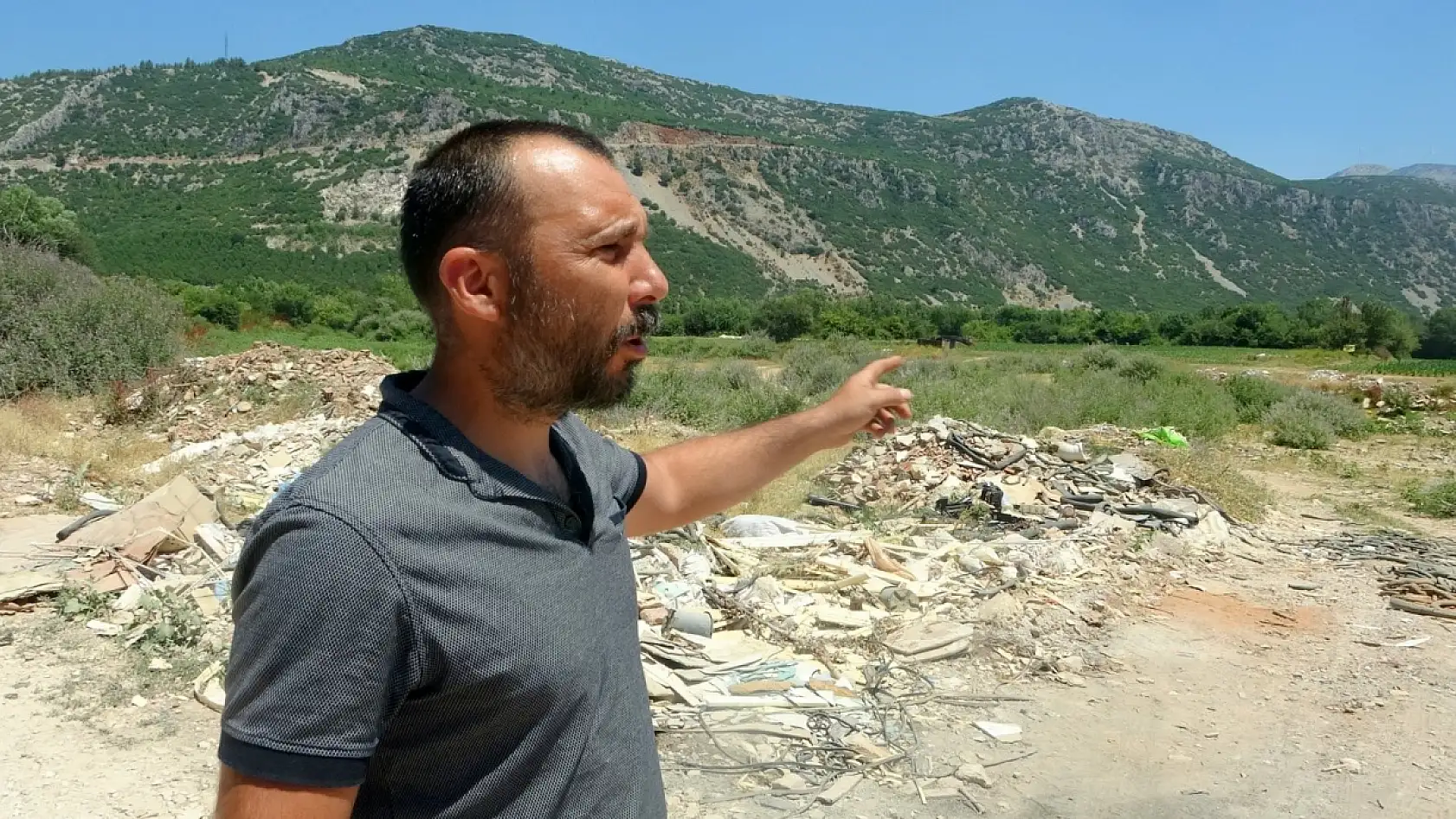 Moloz yığınları Karabağlar Yaylası'nı tehdit ediyor