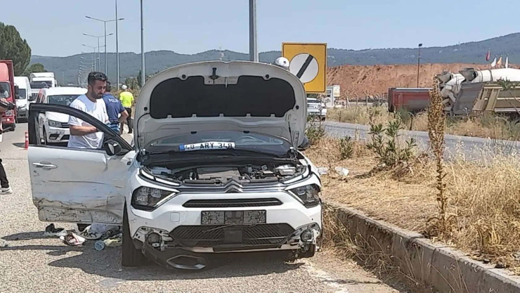 Muğla'da Yasaklı madde bulunduran araç, polisi peşine taktı, lastikleri patlatılarak durduruldu