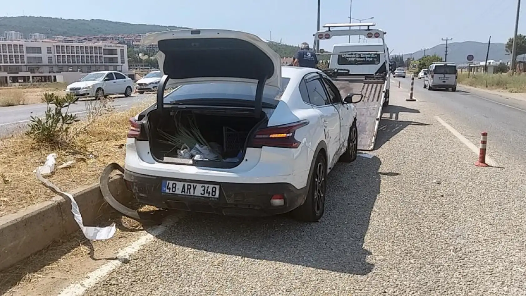 Muğla'da Yasaklı madde bulunduran araç, polisi peşine taktı, lastikleri patlatılarak durduruldu