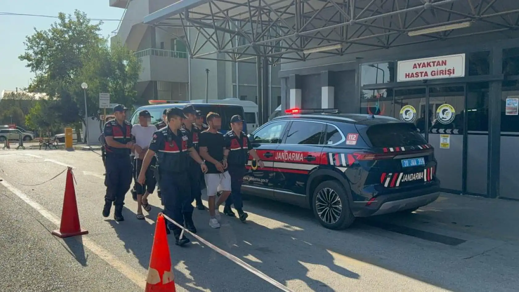 Komşunun traktörünü çalıp 60 bine sattılar