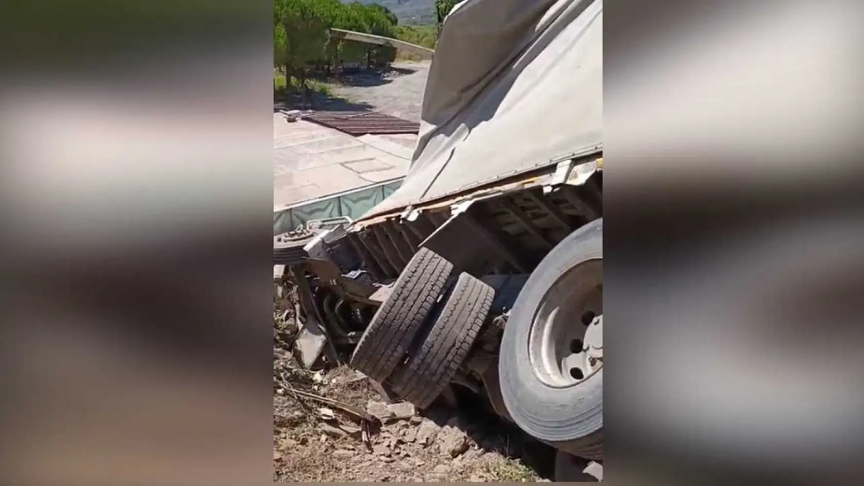 Milas'ta feci trafik kazası: 'Baba ve oğlu yaralandı'
