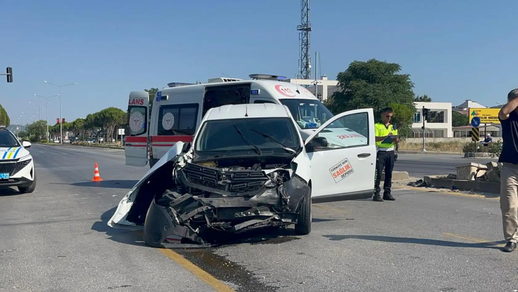 Menteşe'de araçlar hurdaya döndü: 1 yaralı