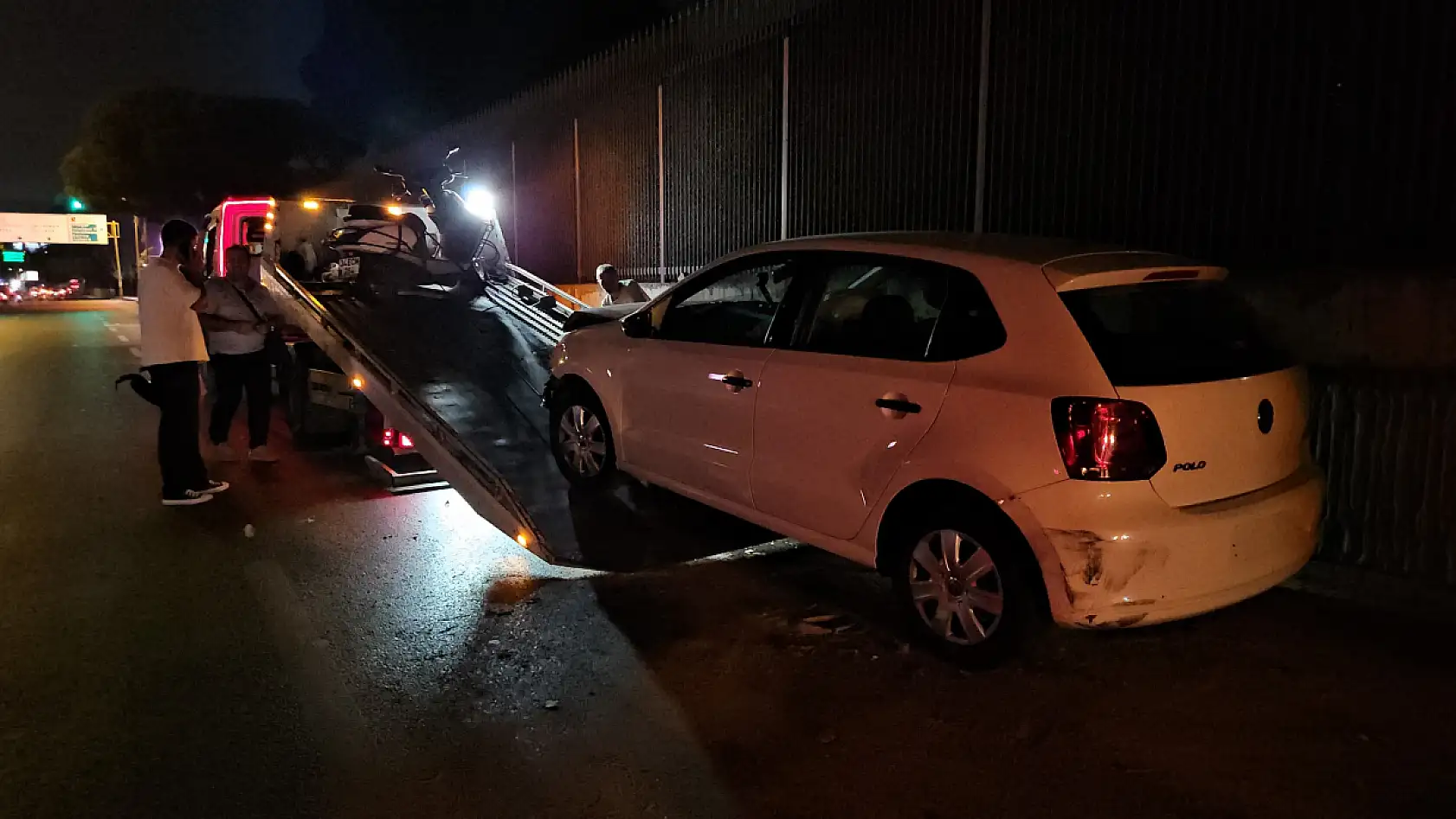 Trafikte makas atarak ilerledi, zincirleme kazaya sebep oldu: 1'i ağır 2 yaralı