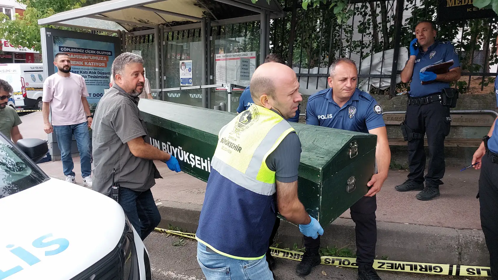 Farelerle dostluğu ile bilinen adam, otobüs durağında ölü bulundu