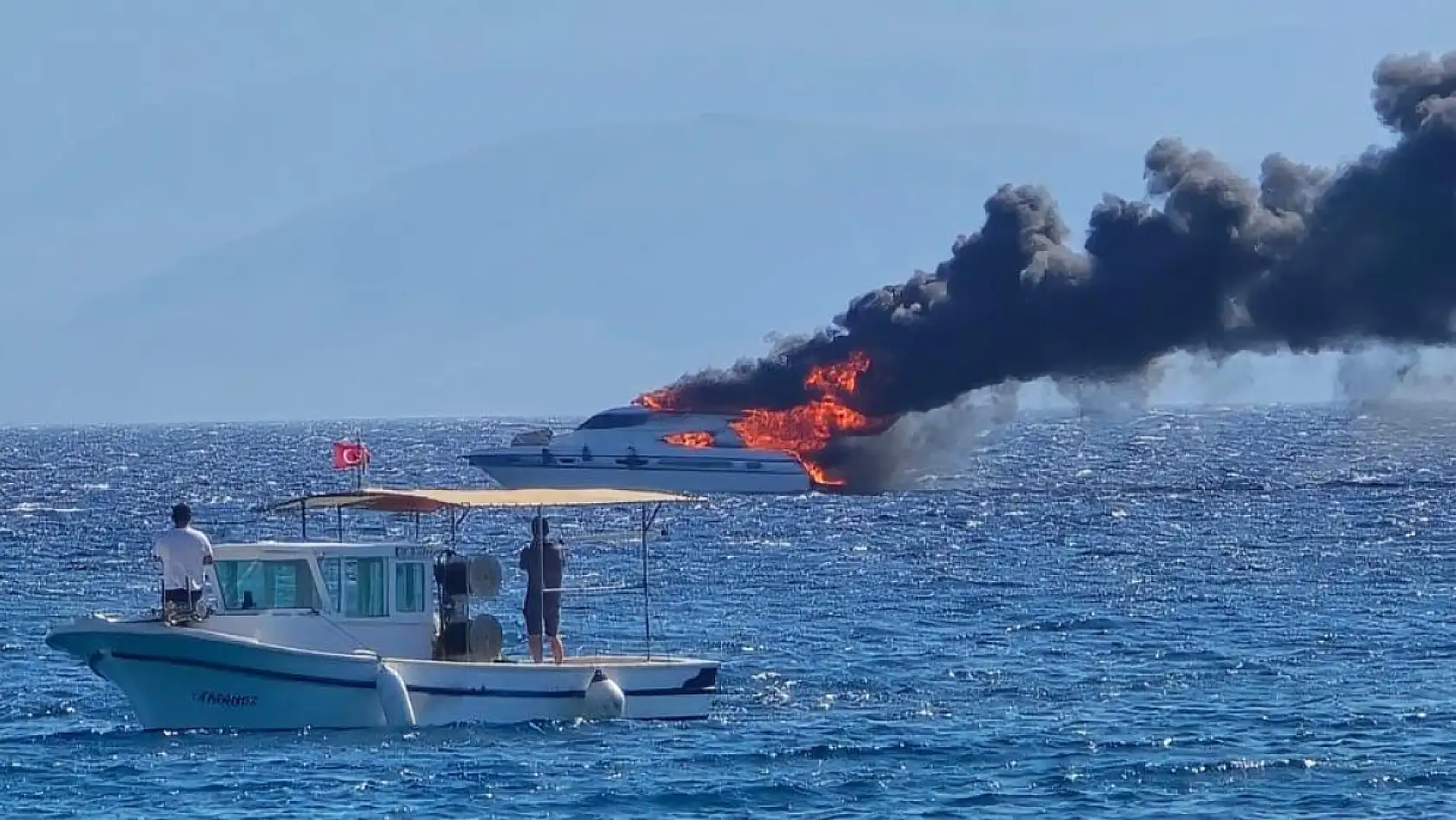 İzmir Çeşme'de yat yangını