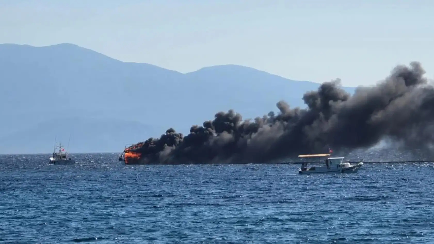 İzmir Çeşme'de yat yangını