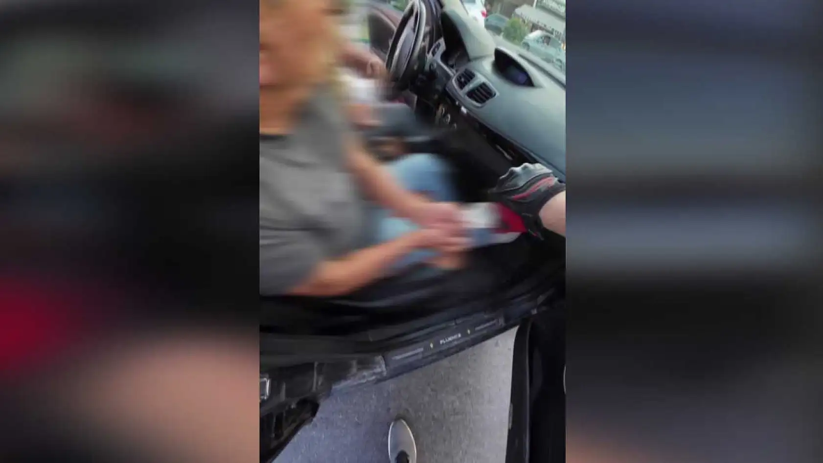 Bir anda kavşağın ortasında durdu, kimse ne olduğunu anlayamadı