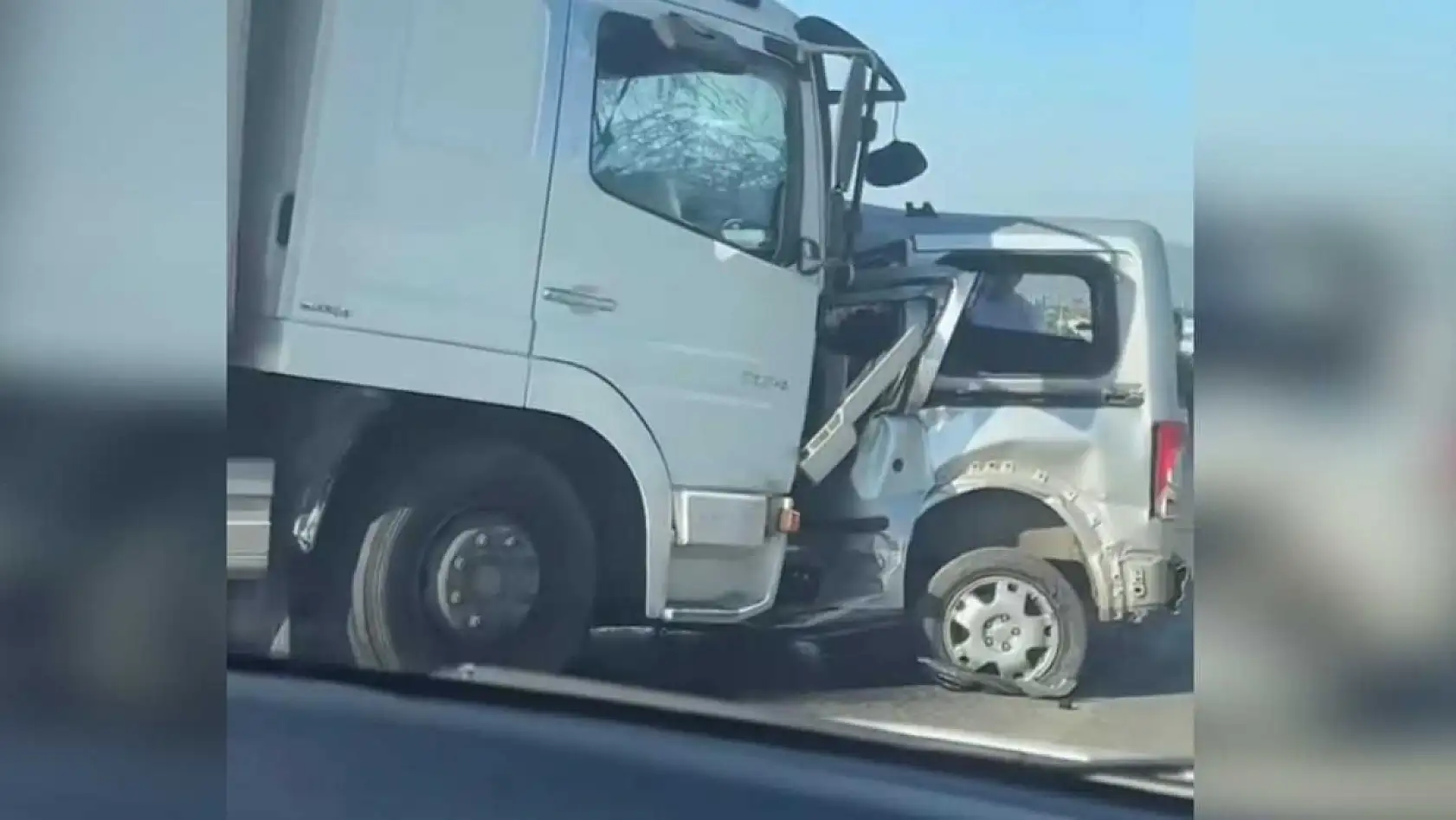 Otomobil Tırla Çarpıştı! 39 Yaşındaki Sürücü Olay Yerinde Hayatını Kaybetti