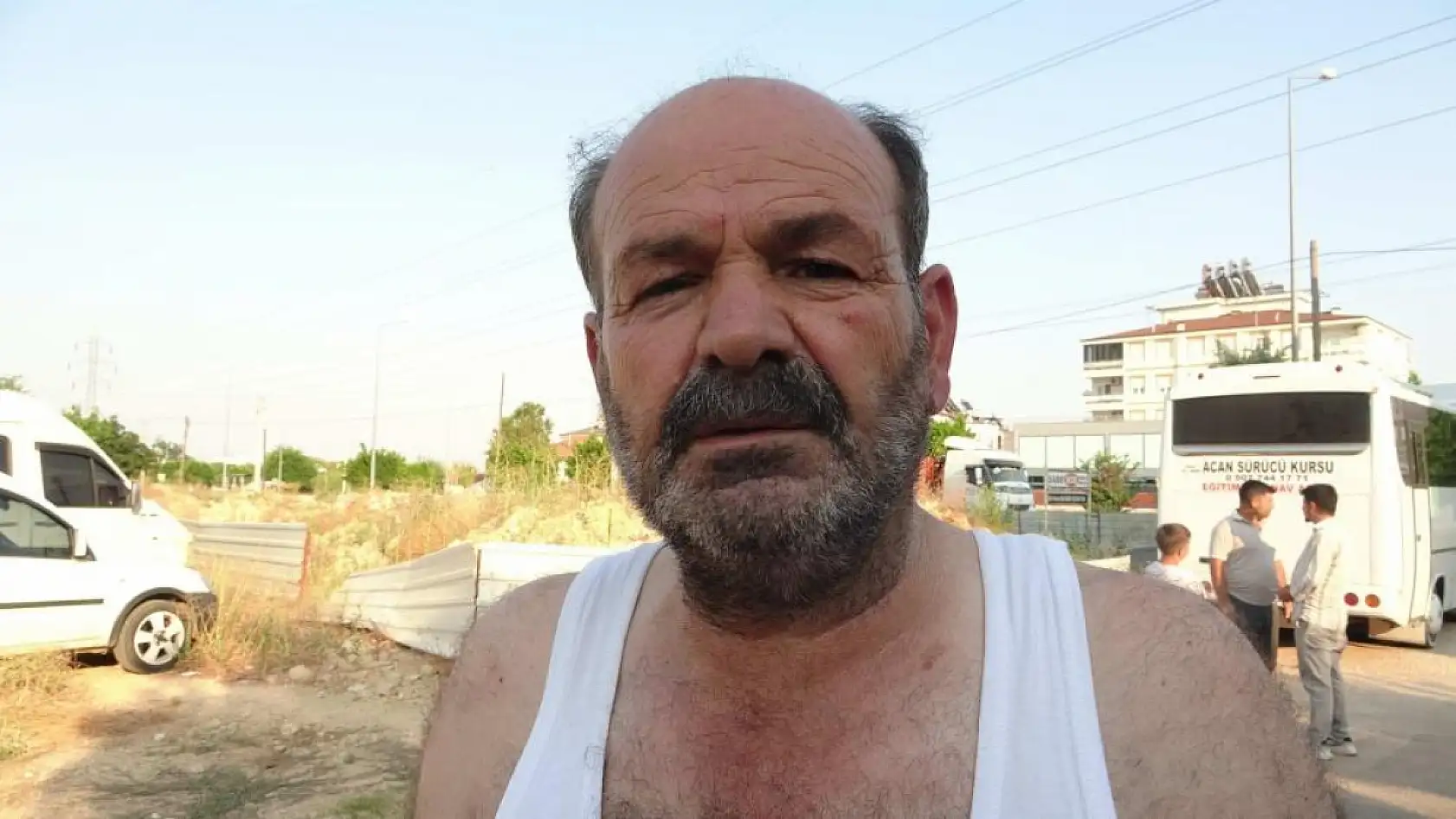 Dumanları fark edince 2 torununu da alarak çıktı, evinin üst katı küle döndü