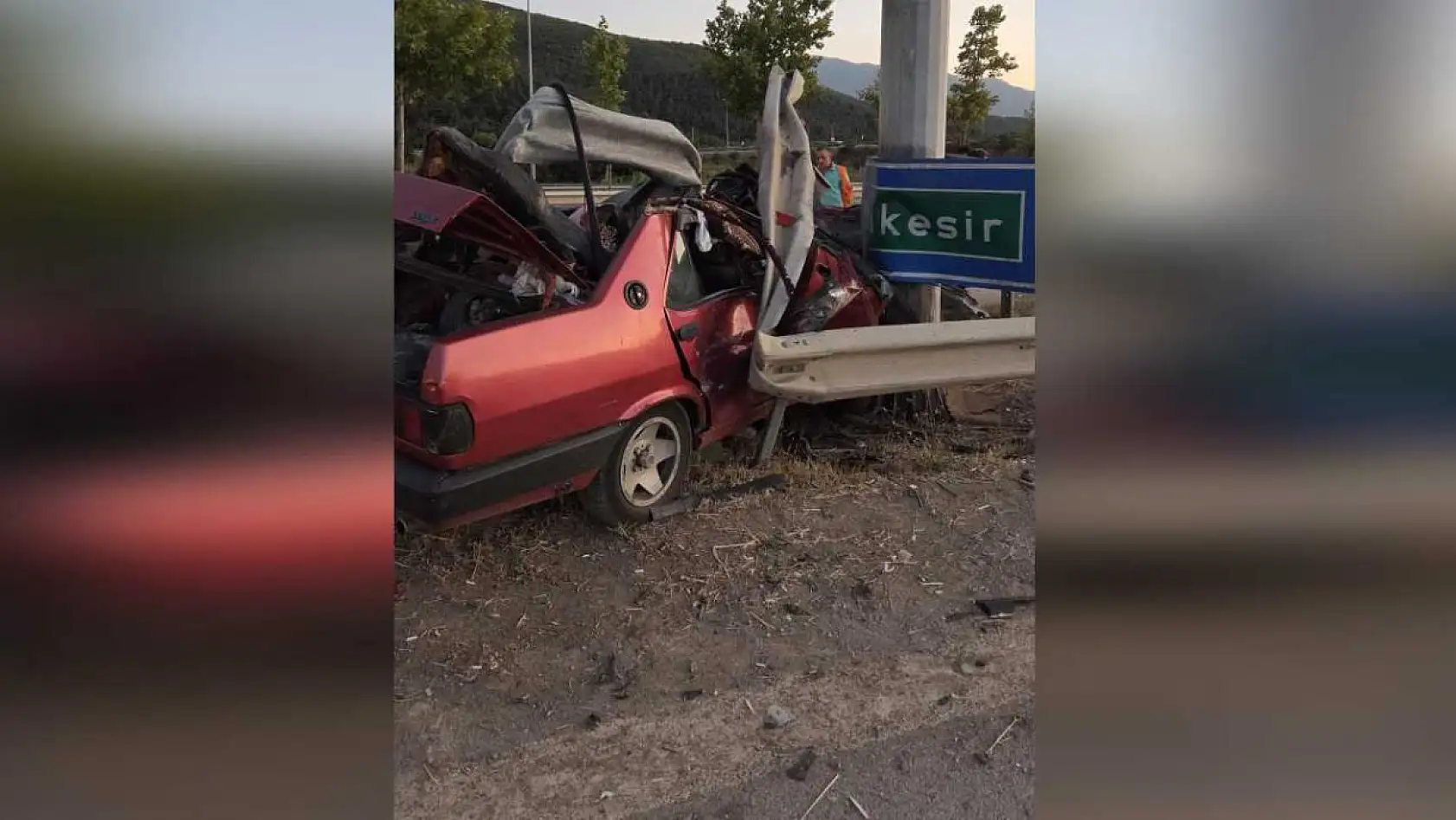 Kontrolden çıkan Tofaş otomobil bariyere girdi: 1 ölü