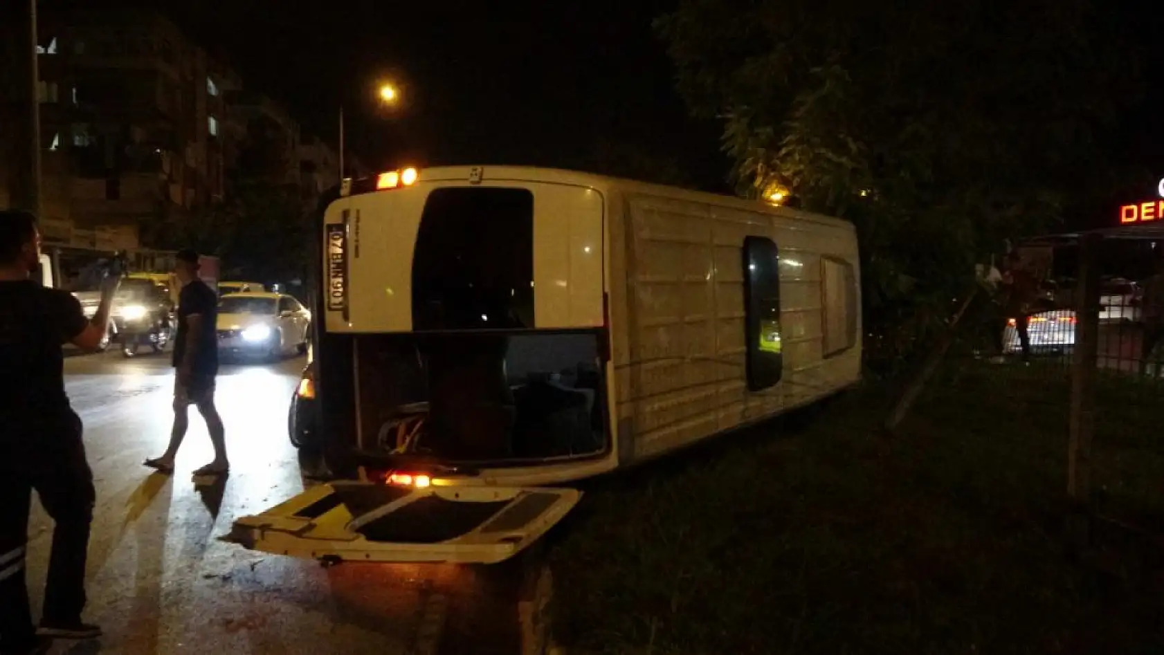 Minibüs takla attı, içinden sağ çıktılar! Sürücünün promil oranı şaşırttı