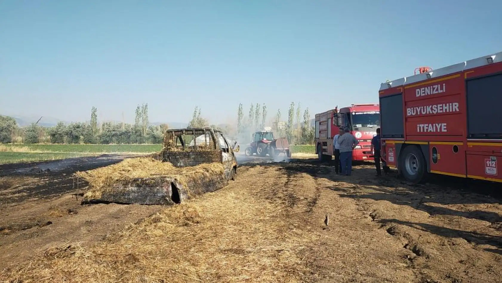 Sahibinden habersiz alınan saman balyaları kamyonet ile birlikte yandı