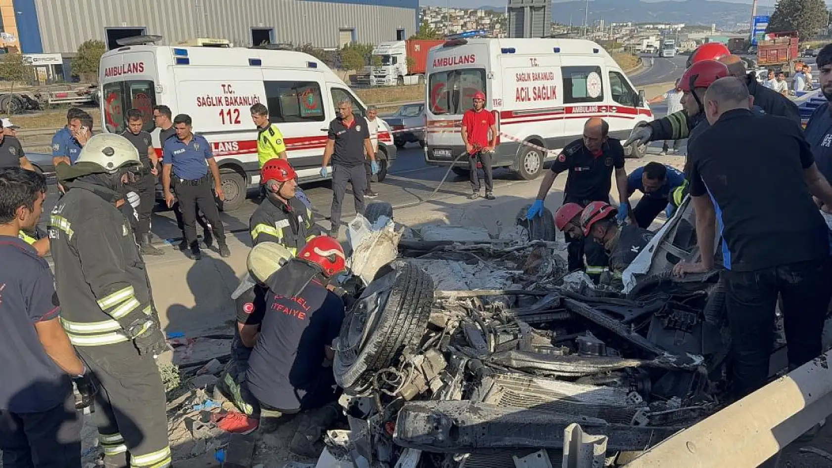 Tır ve Otomobiller Çarpıştı: 5 Kişi Hayatını Kaybetti