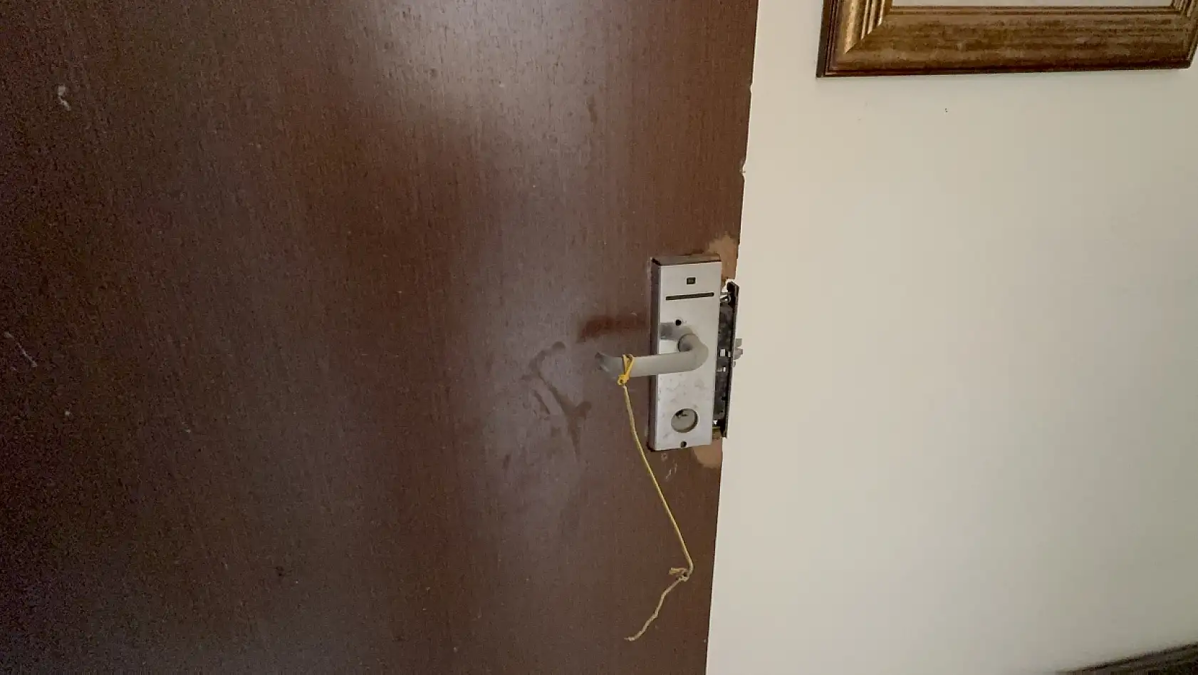 Cumhurbaşkanı Erdoğan'ın kaldığı otelde 15 Temmuz'un izleri ilk günkü gibi duruyor