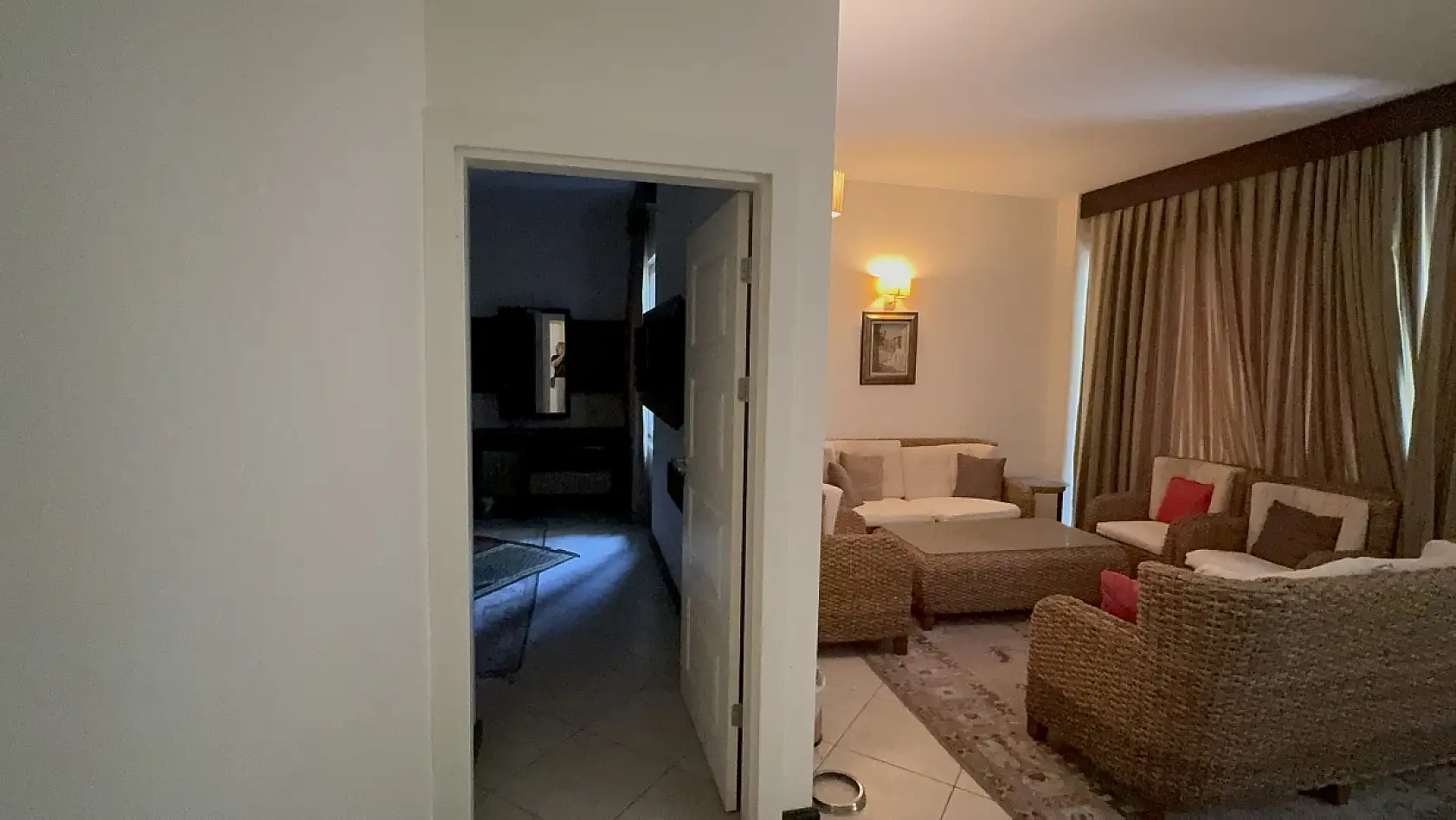 Cumhurbaşkanı Erdoğan'ın kaldığı otelde 15 Temmuz'un izleri ilk günkü gibi duruyor