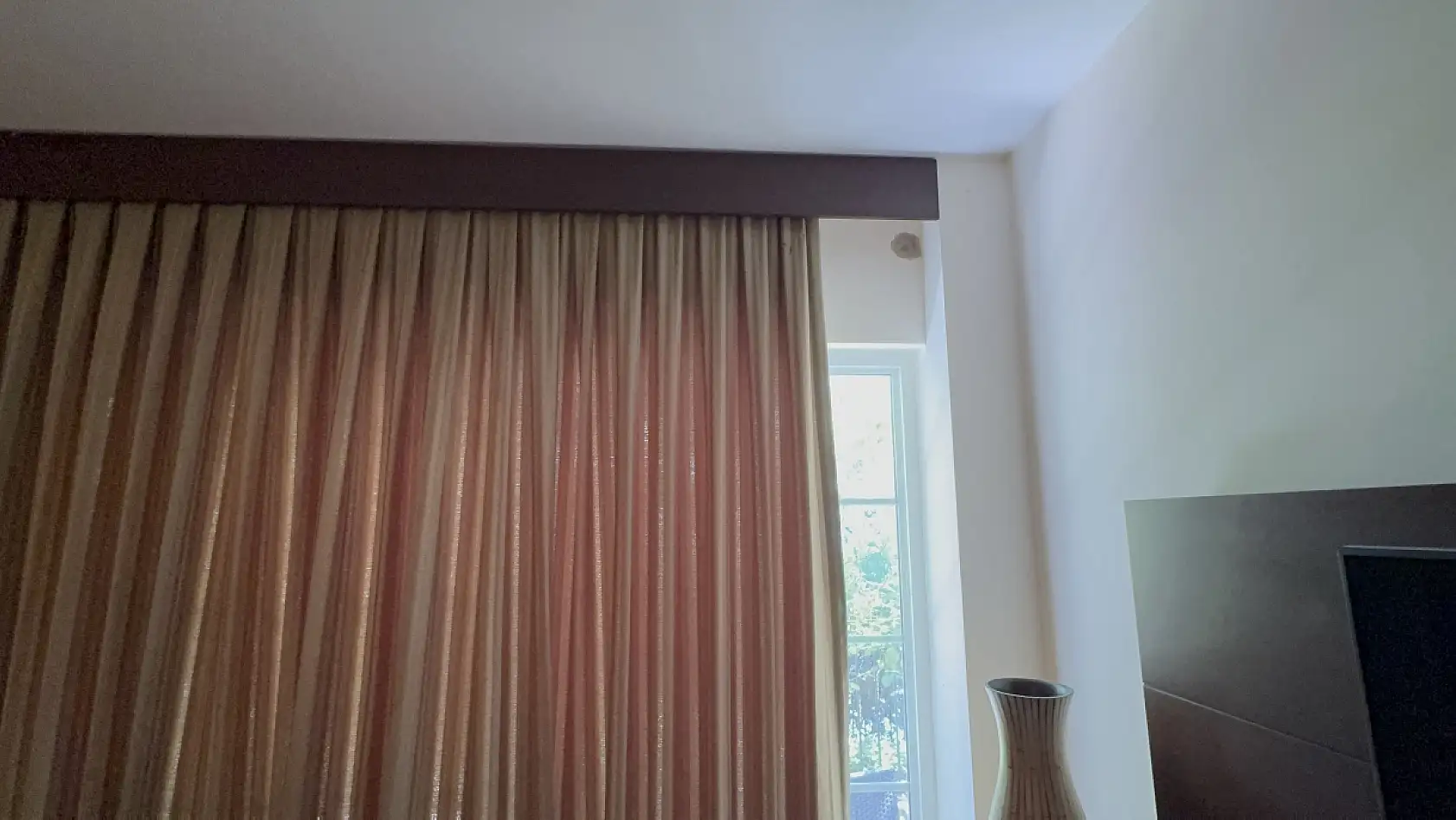 Cumhurbaşkanı Erdoğan'ın kaldığı otelde 15 Temmuz'un izleri ilk günkü gibi duruyor