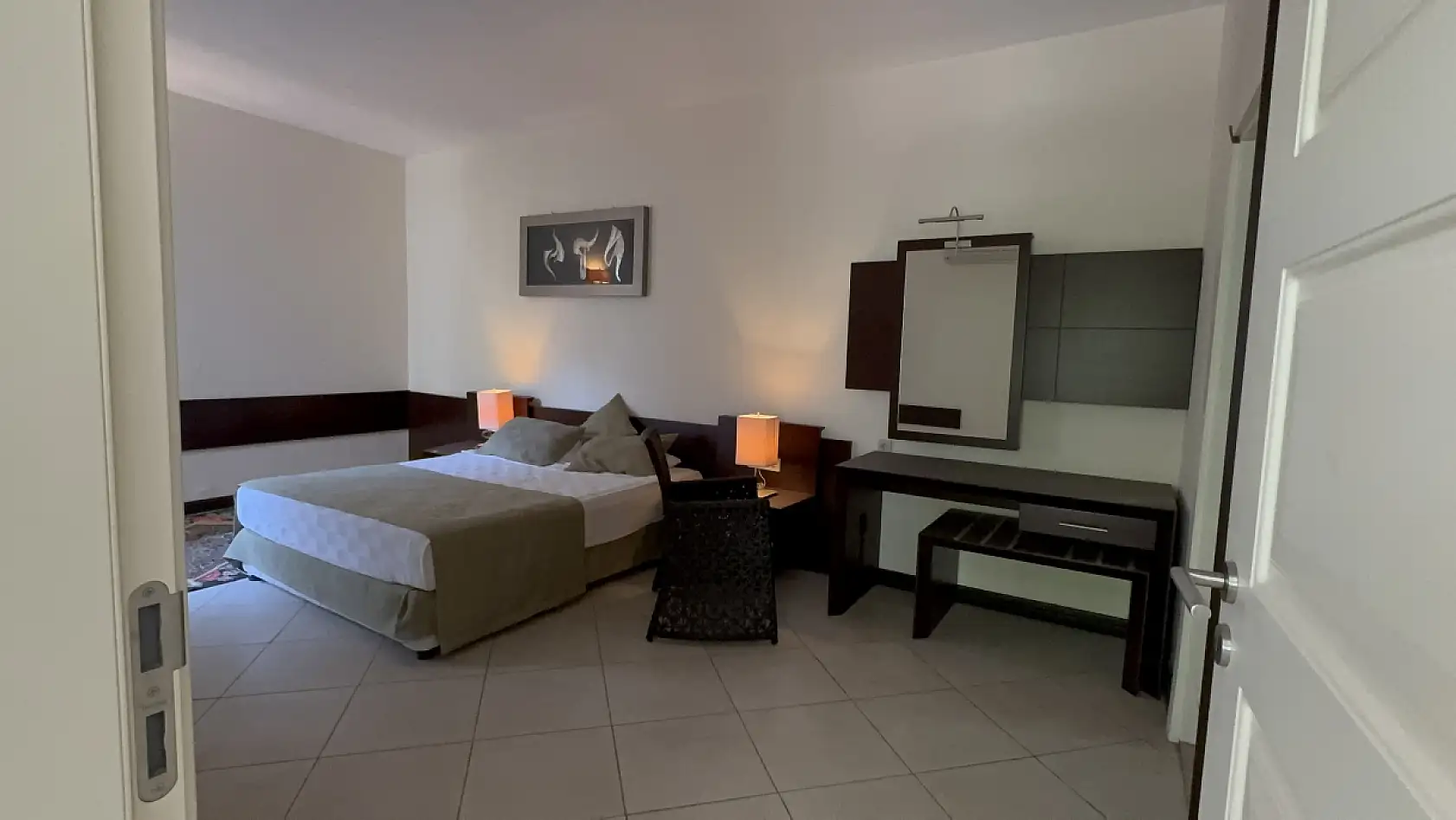 Cumhurbaşkanı Erdoğan'ın kaldığı otelde 15 Temmuz'un izleri ilk günkü gibi duruyor