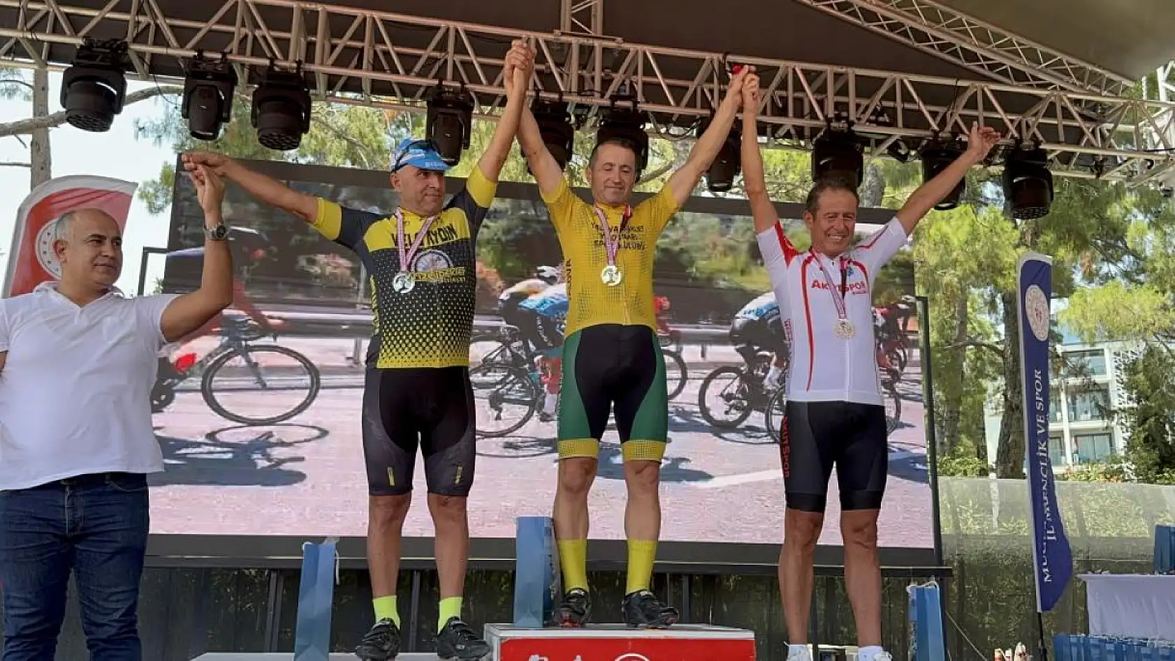 15 Temmuz Demokrasi ve Şehitleri Anma Bisiklet Yarışı sona erdi