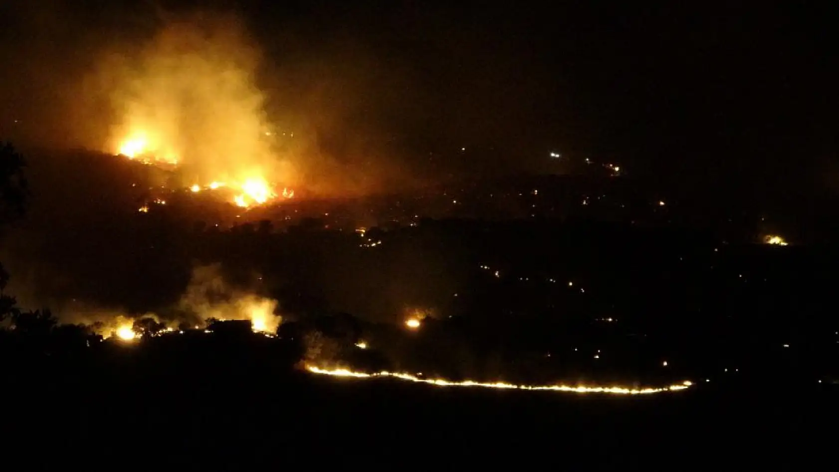 Çanakkale'deki orman yangını devam ediyor: 4 köy tahliye edildi