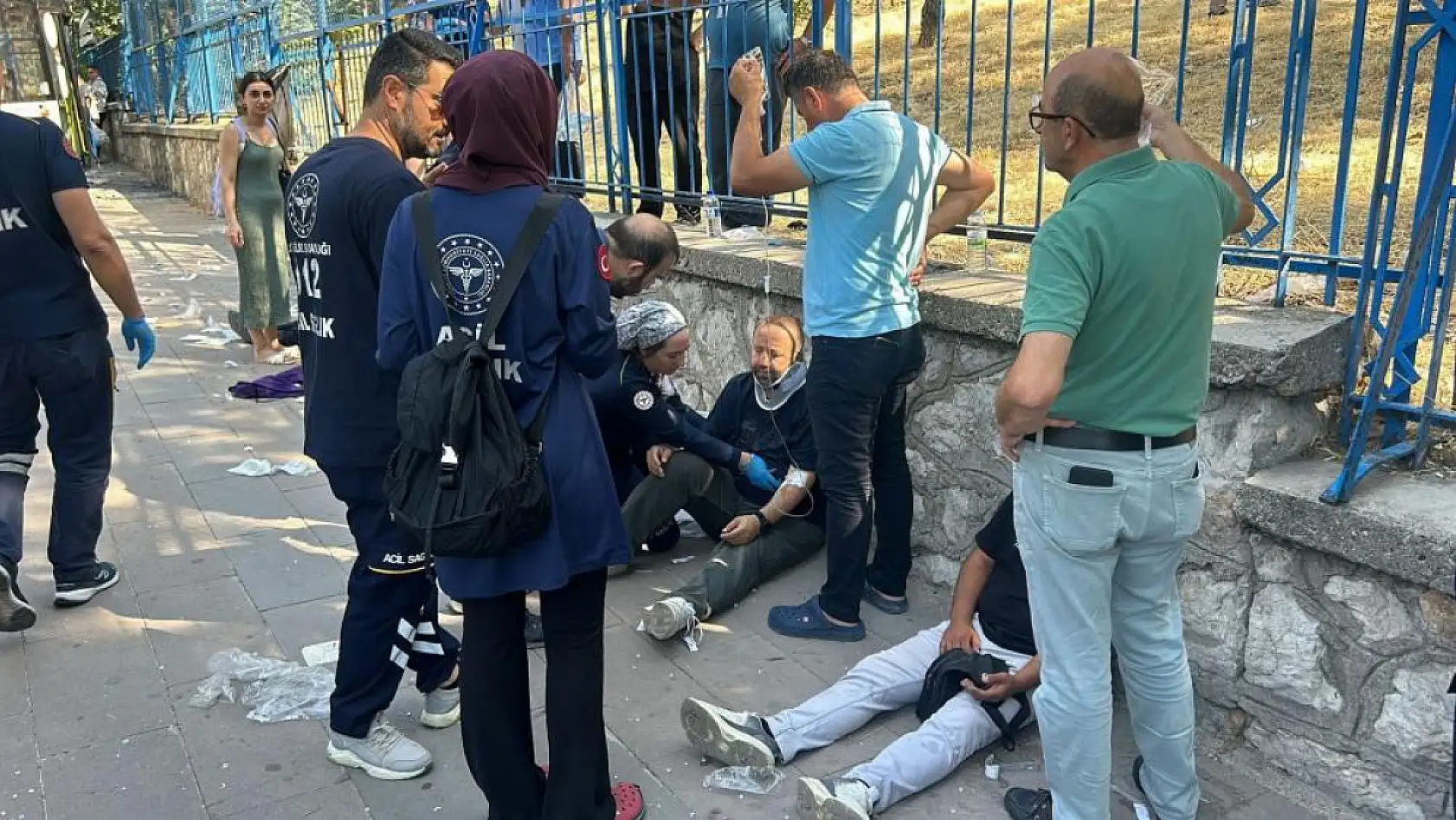 Ankara'da belediye otobüsü önce iki araca, sonra üst geçitin ayağına çarptı: 20 yaralı