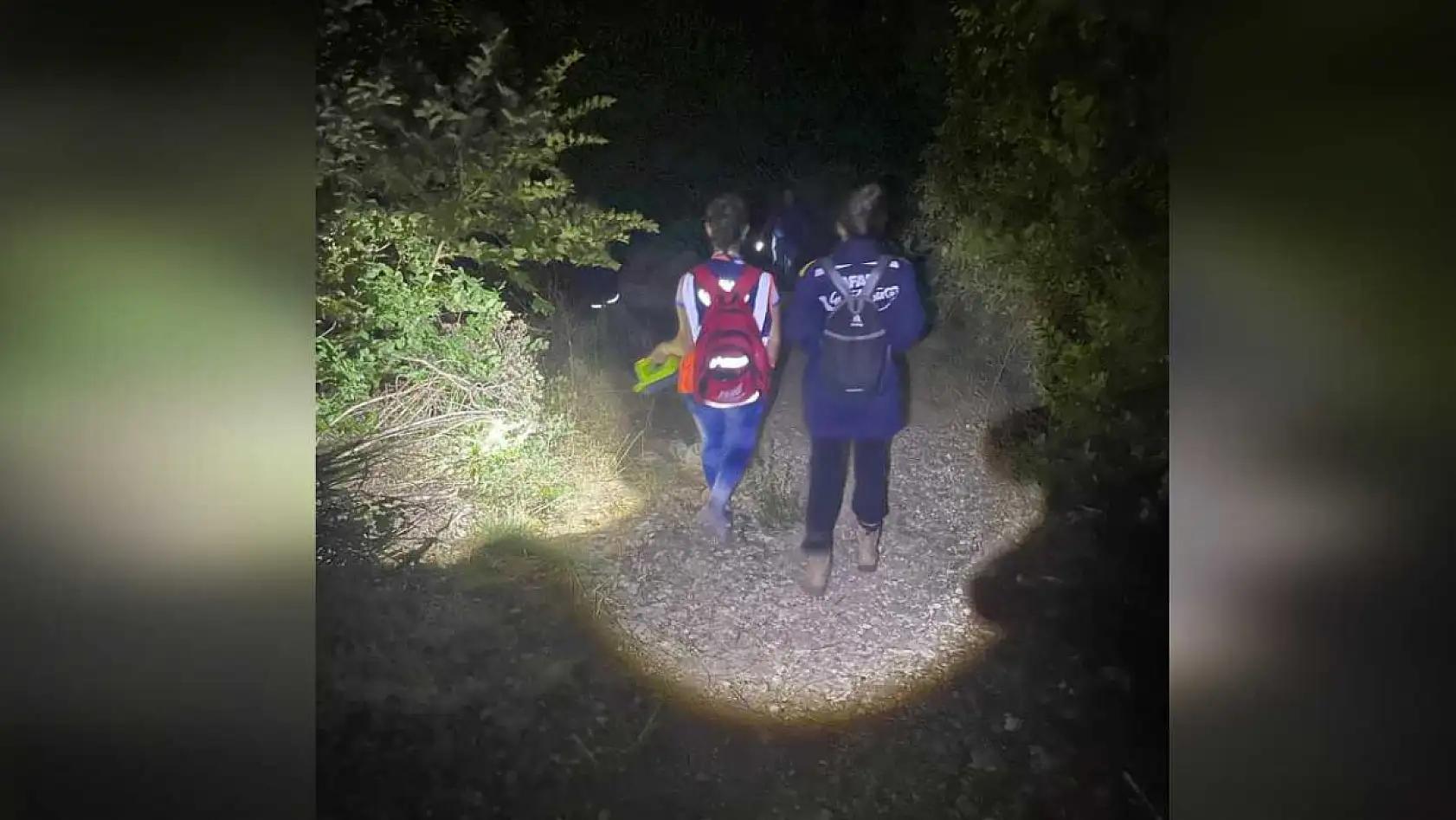 Kayıp Alzheimer hastası yaşlı kadın 12 saat sonra ekiplerce arazide bulundu