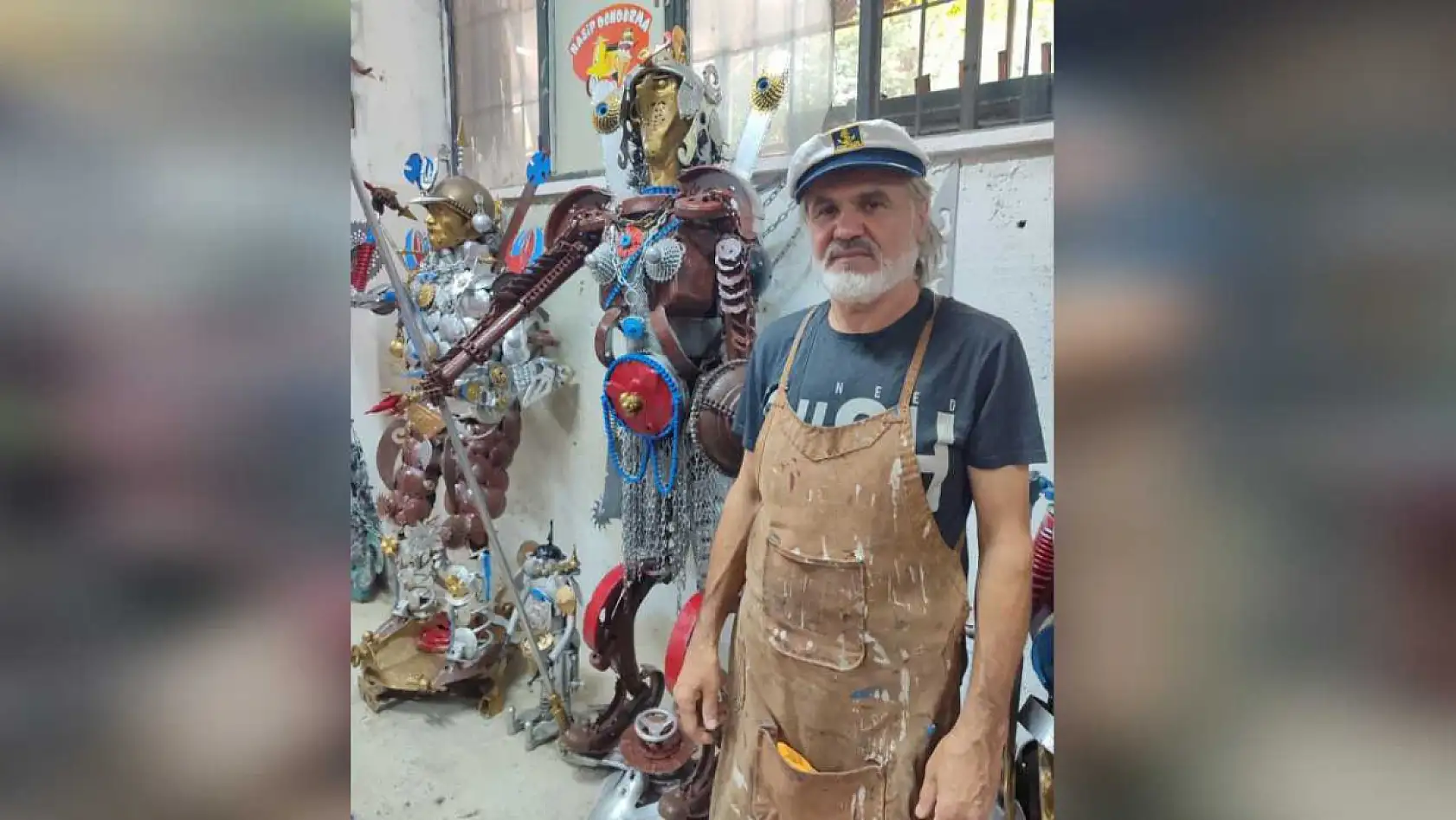 Hurda demirleri sanat eserine dönüştürdü