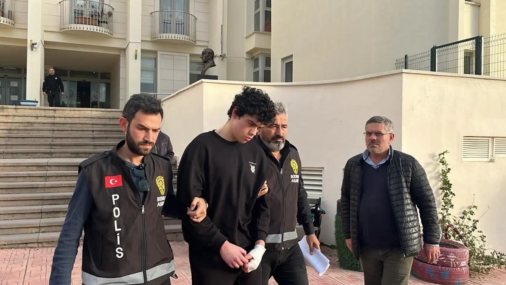 Bodrum'da Annesini Öldüren Gence 24 Yıl Hapis