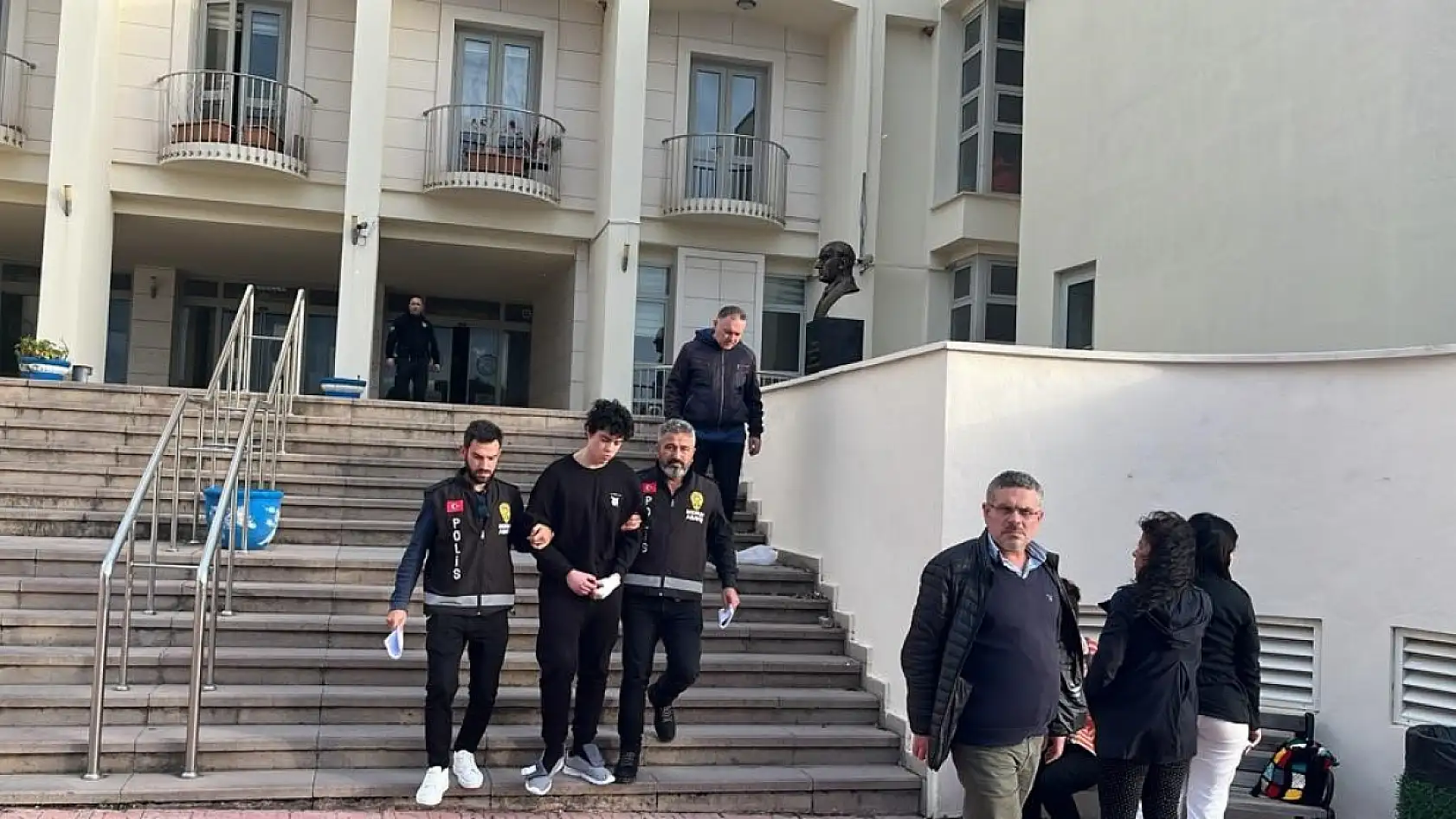 Bodrum'da Annesini Öldüren Gence 24 Yıl Hapis