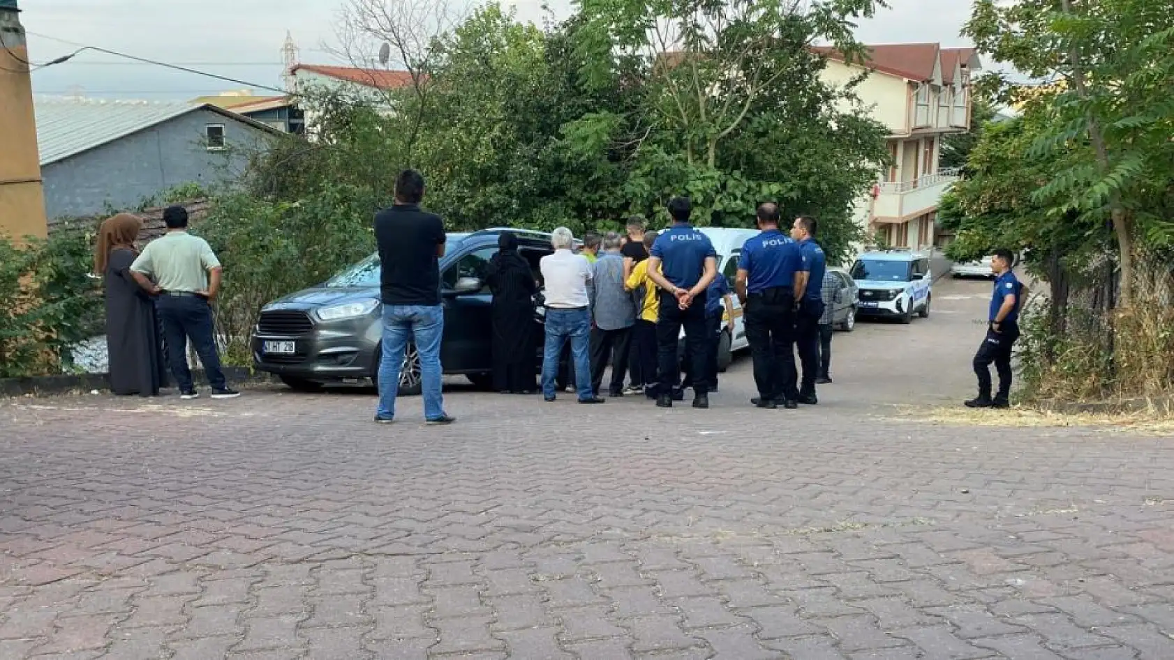 Genç adam, karısı tarafından tüfekle vurularak öldürüldü