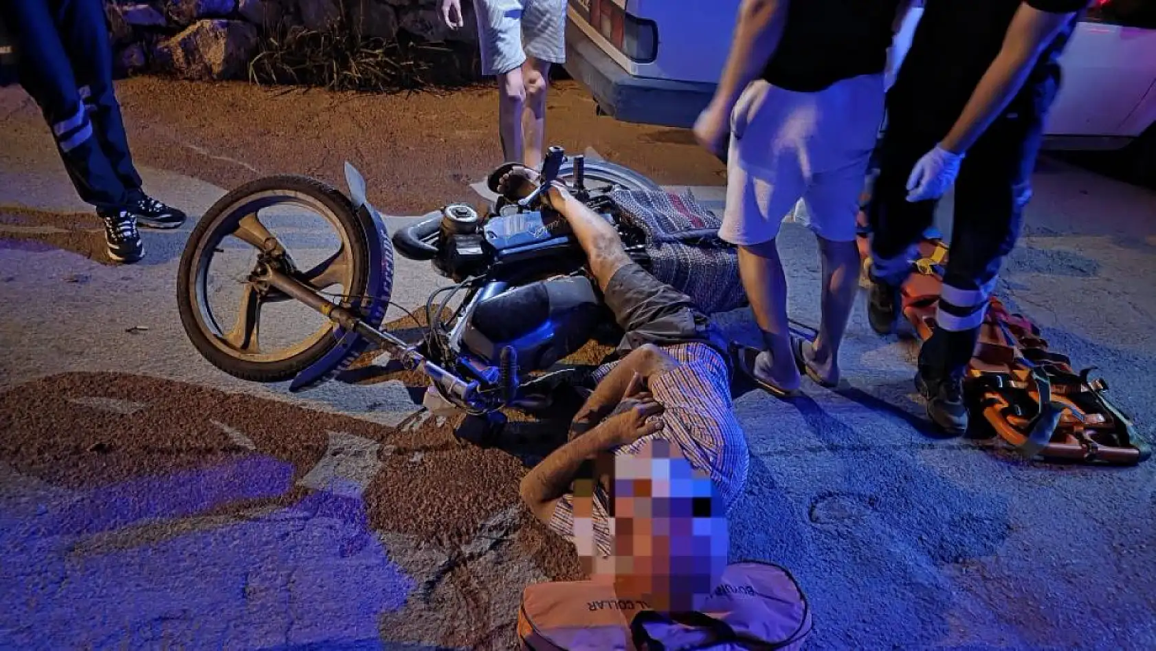 Milas'ta Trafik Kazasında Sürücüyü Polis Kurtardı