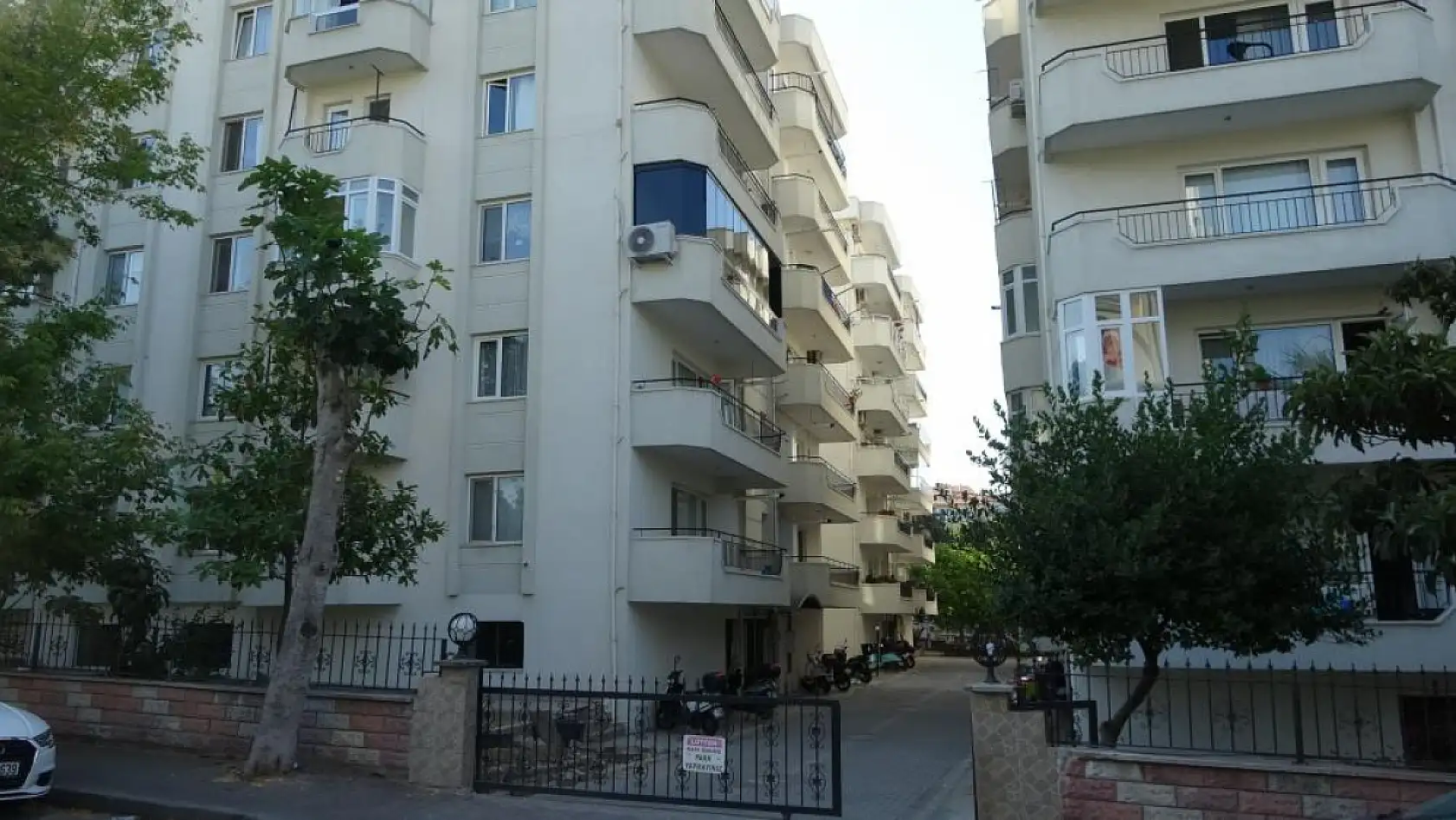 2 gün sevgilisinin streç filme sarılı cesediyle aynı evde yaşadı