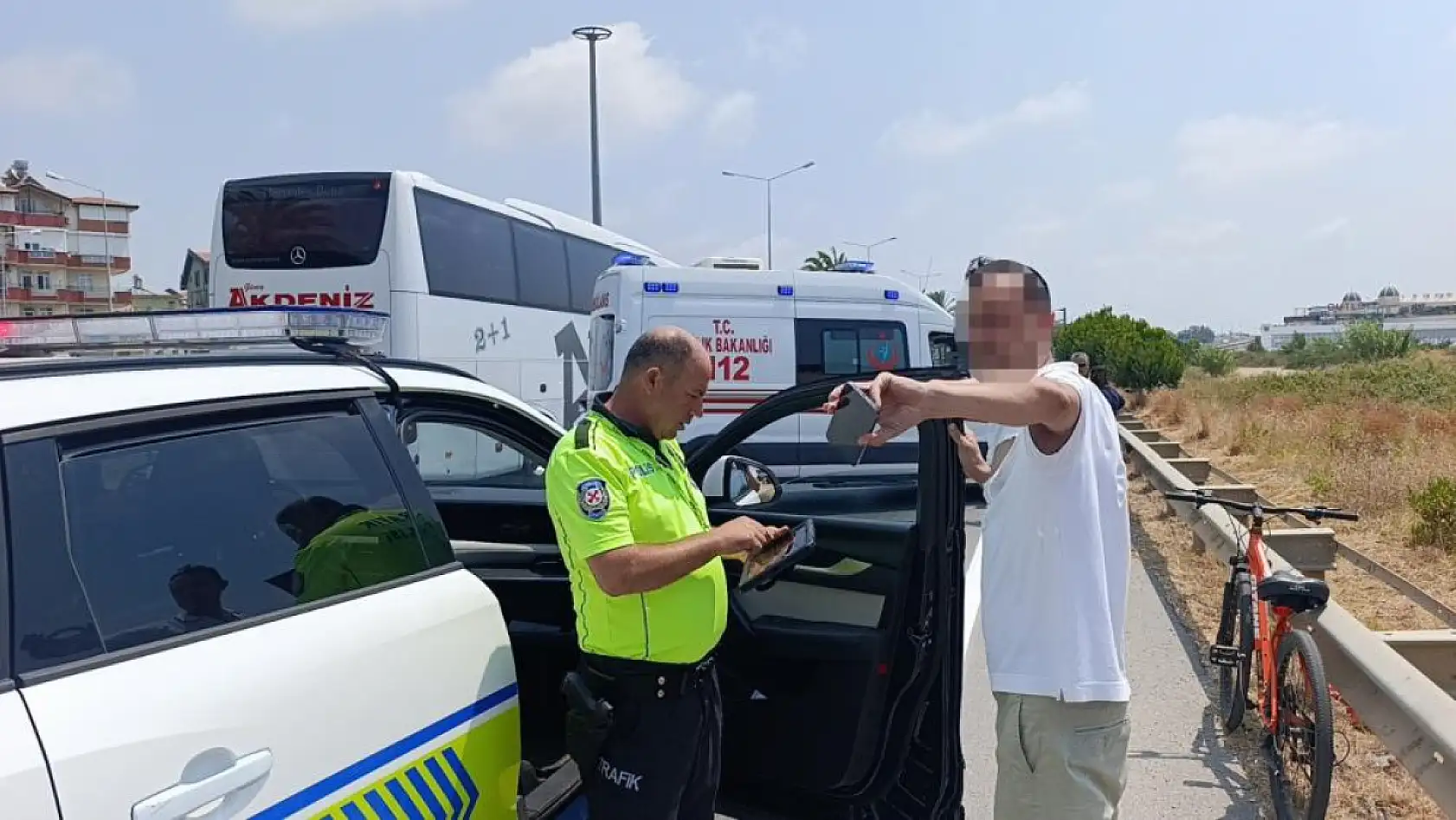 Alkollü sürücü otomobile çarpıp kaçtı, kovalamaca sonucu yakalandı