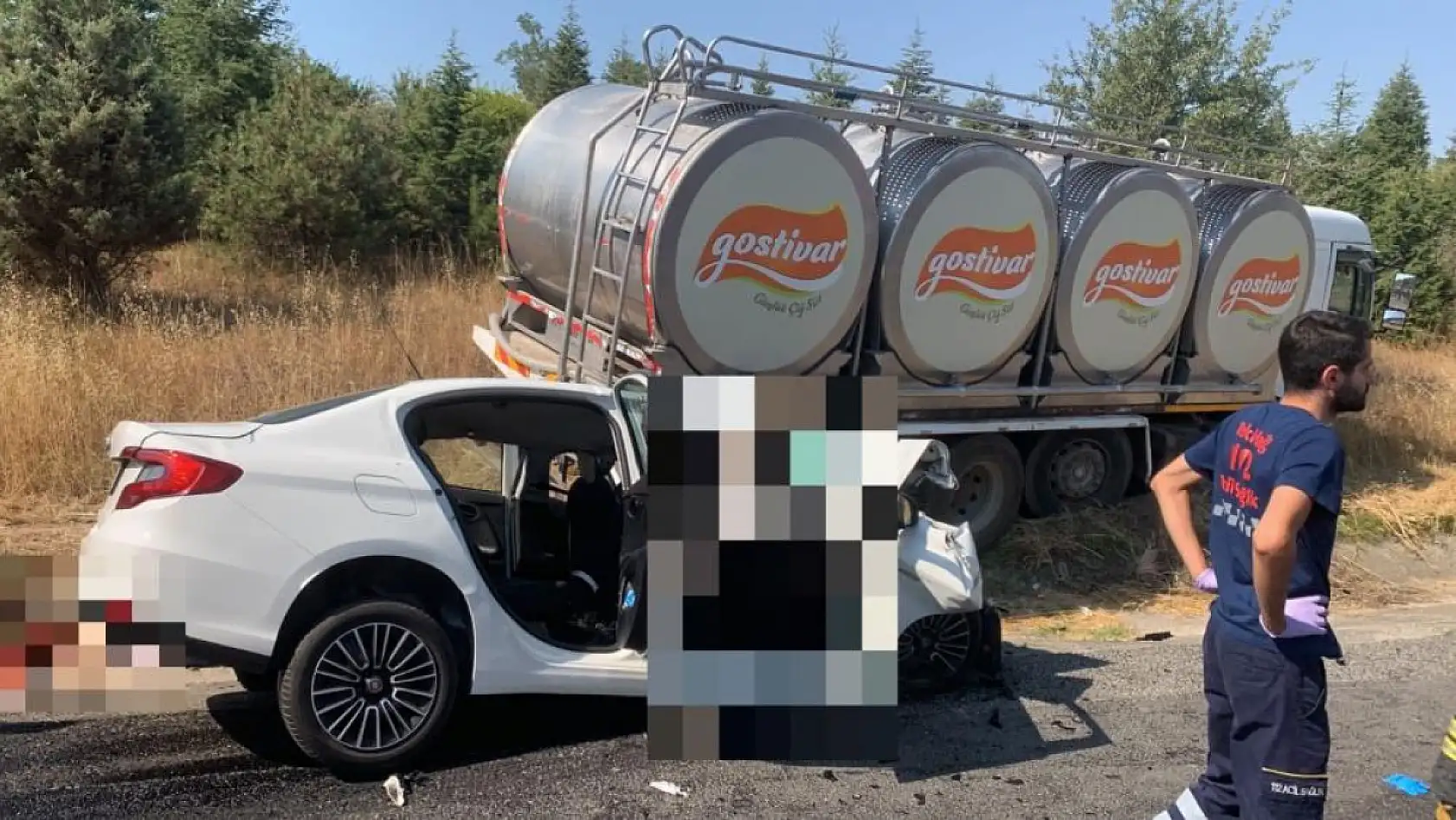 Süt kamyonu ile otomobil çarpıştı: 4 kişi hayatını kaybetti